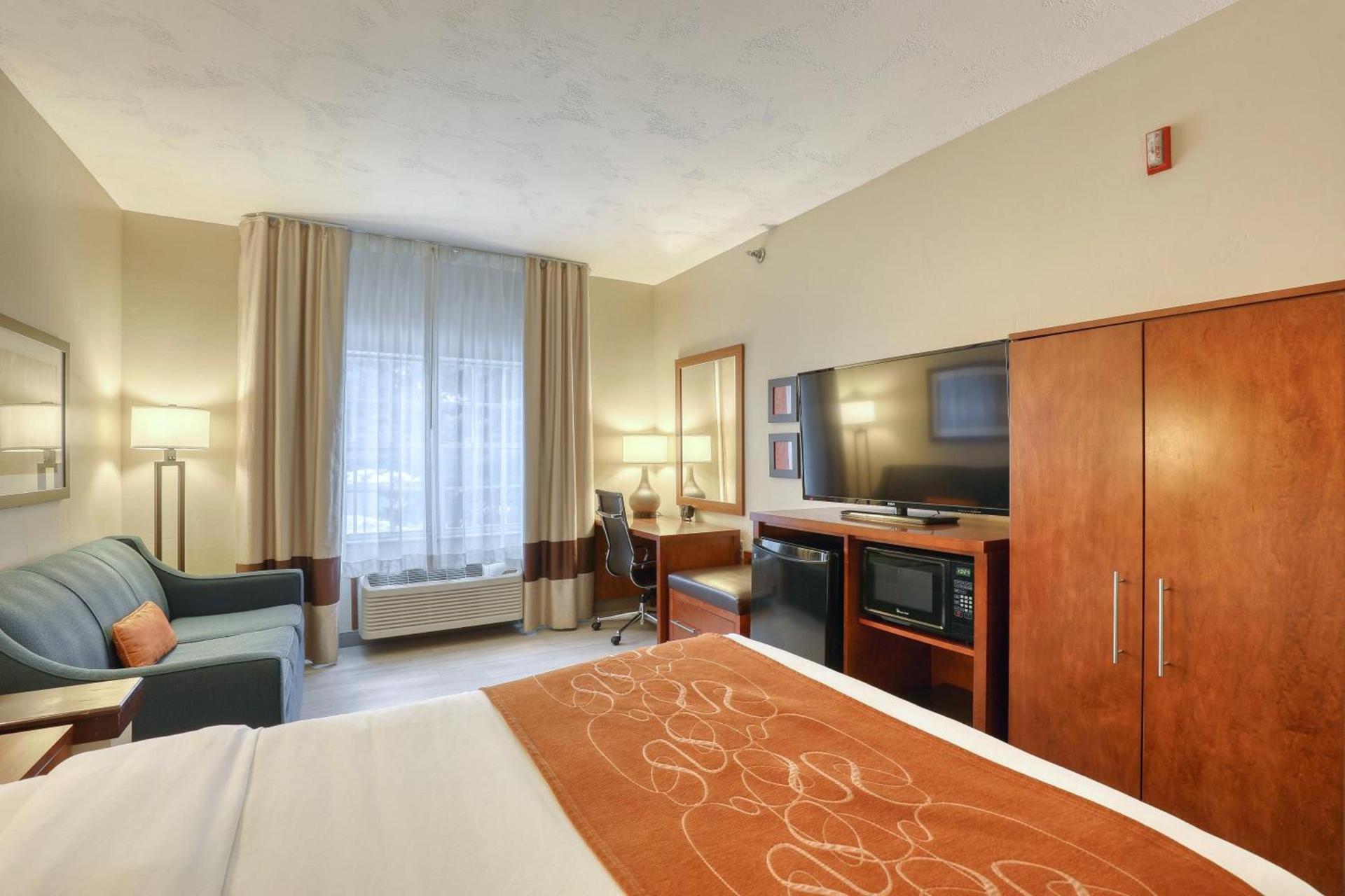 Comfort Suites Appleton Airport photo 85