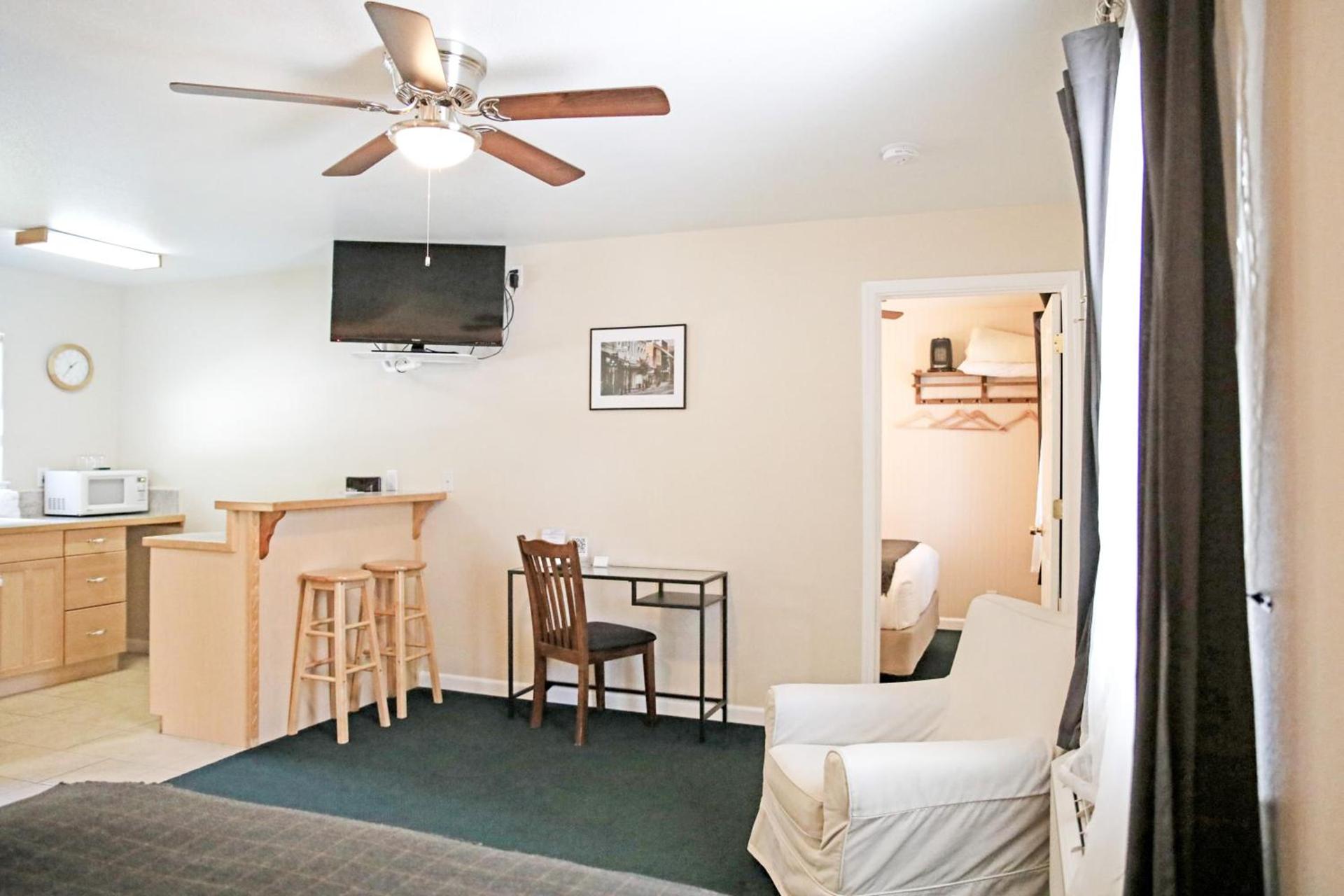 Sierra Mountain Inn photo 37