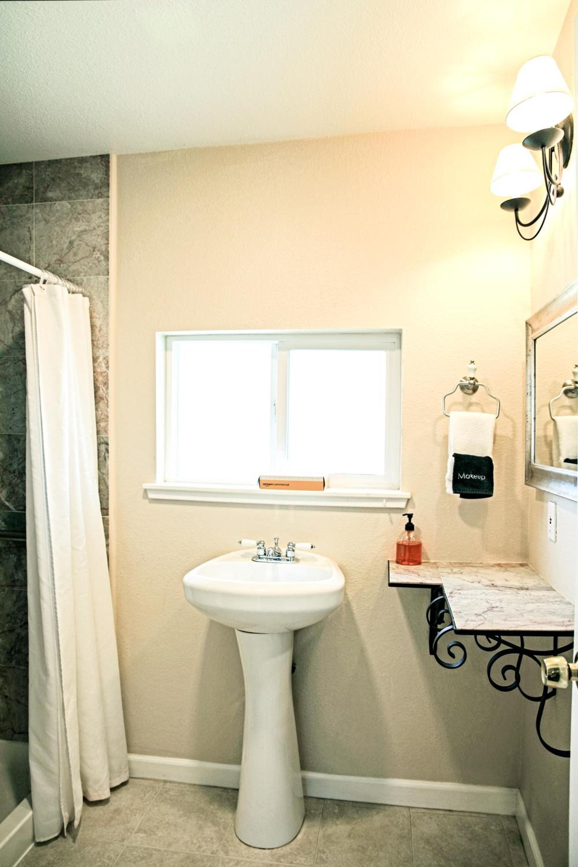 Sierra Mountain Inn photo 42