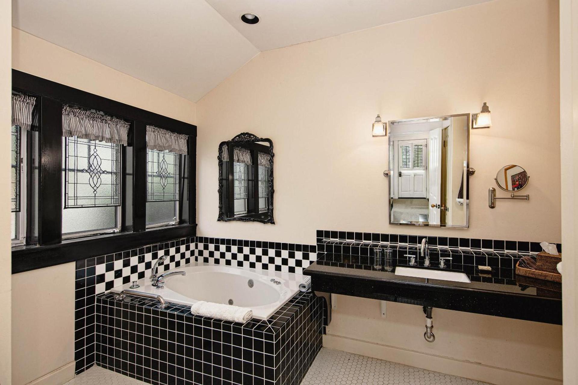 Orchard Hill photo 32
