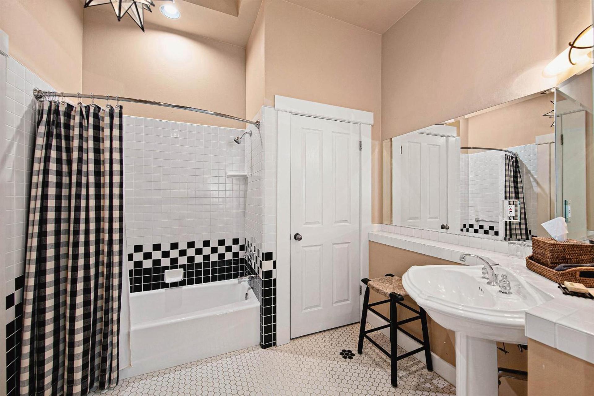 Orchard Hill photo 20