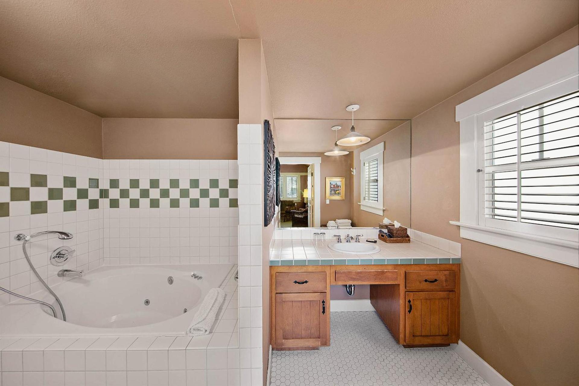 Orchard Hill photo 16