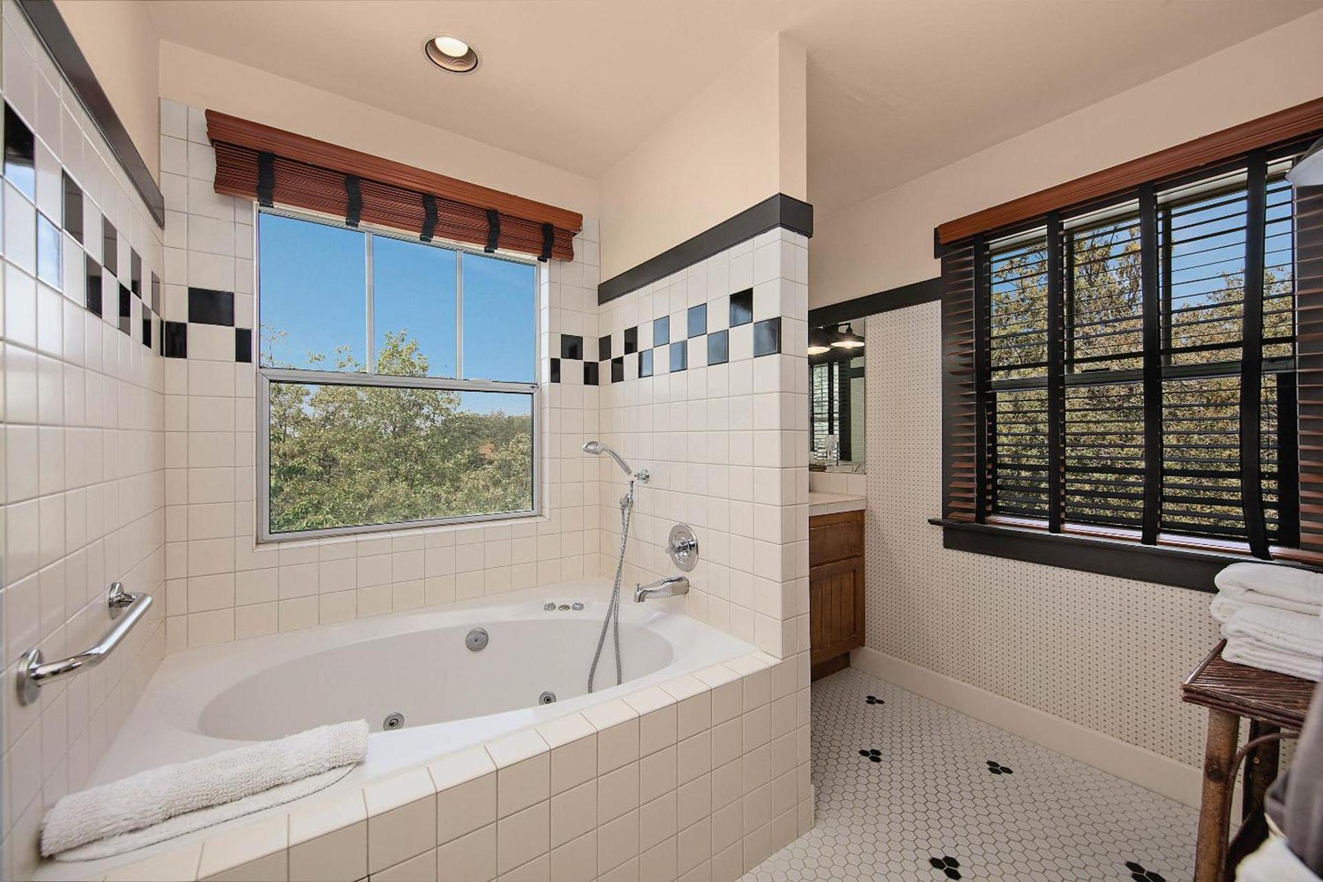 Orchard Hill photo 8
