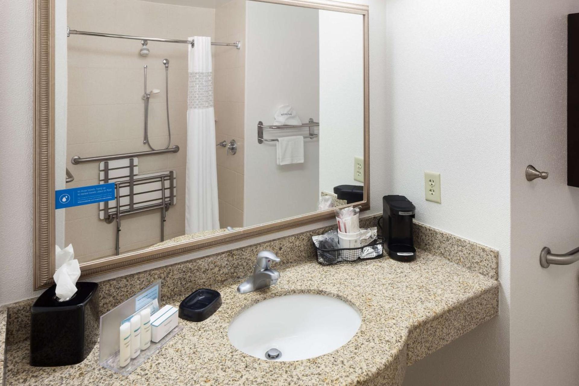 Hampton Inn & Suites Gainesville Downtown photo 34