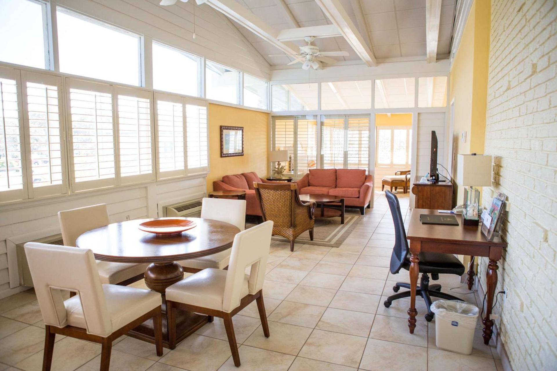 Best Western Plus Yacht Harbor Inn photo 6