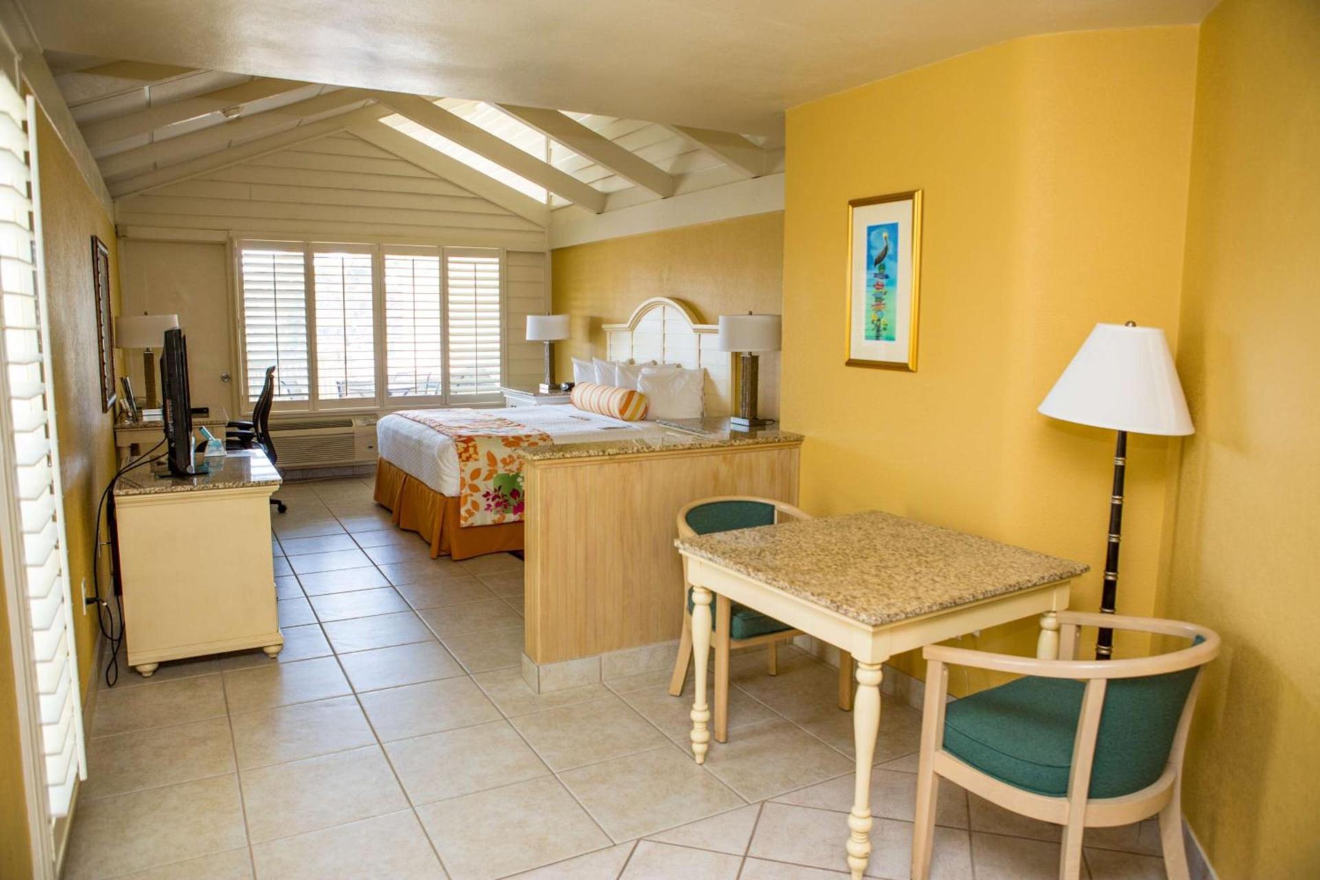 Best Western Plus Yacht Harbor Inn photo 8