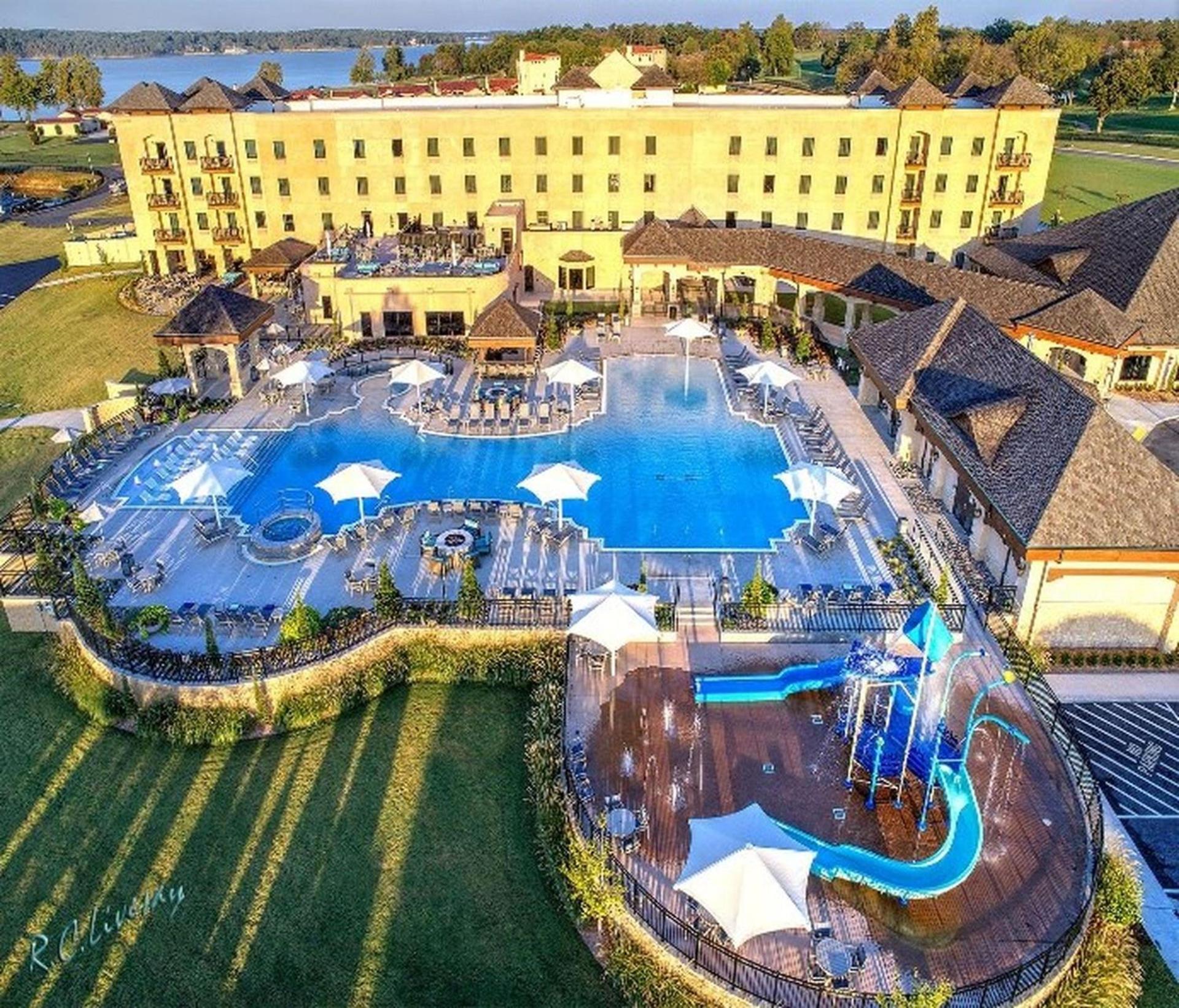 Shangri-La Resort photo 2