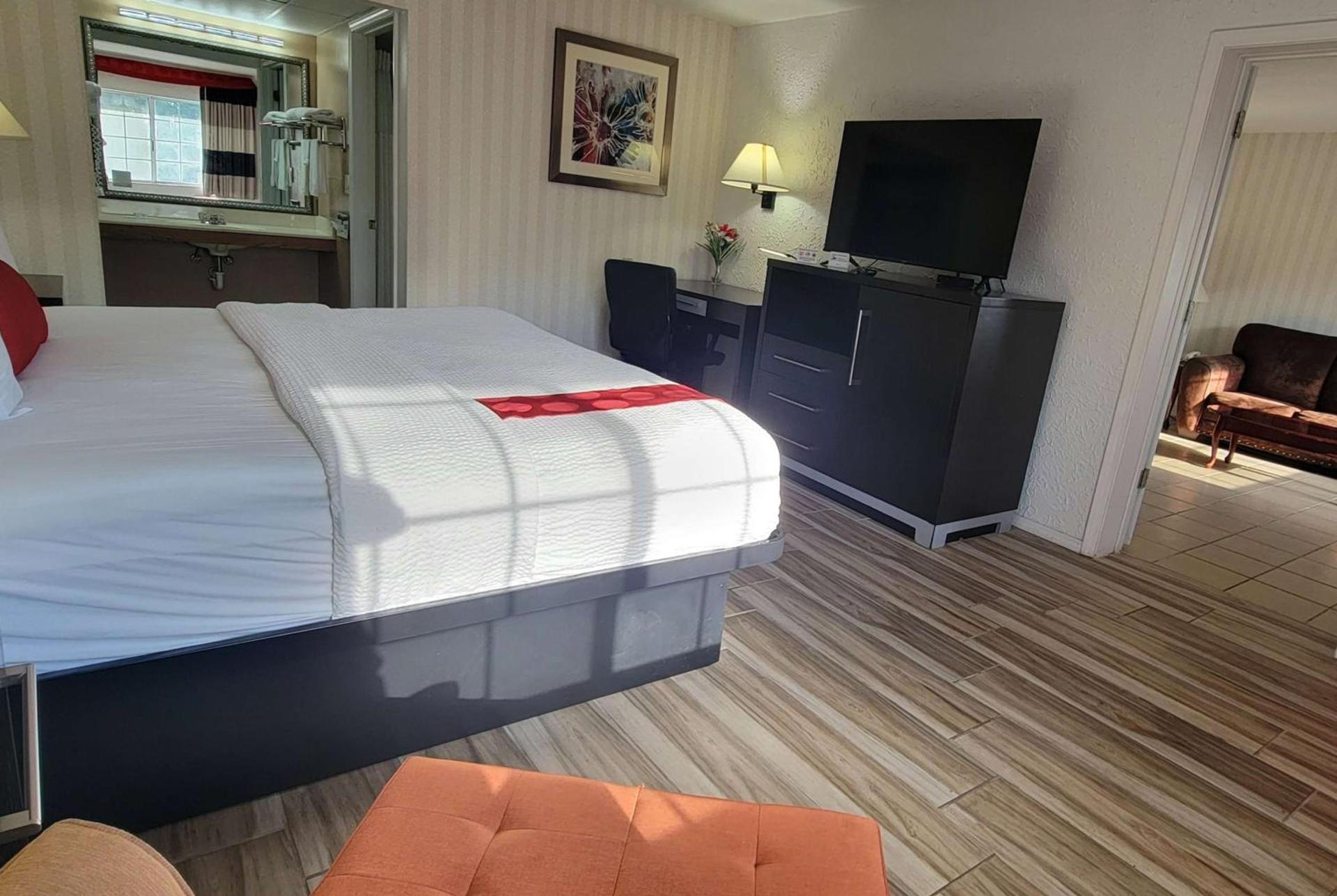 Ramada by Wyndham Mountain Home photo 55