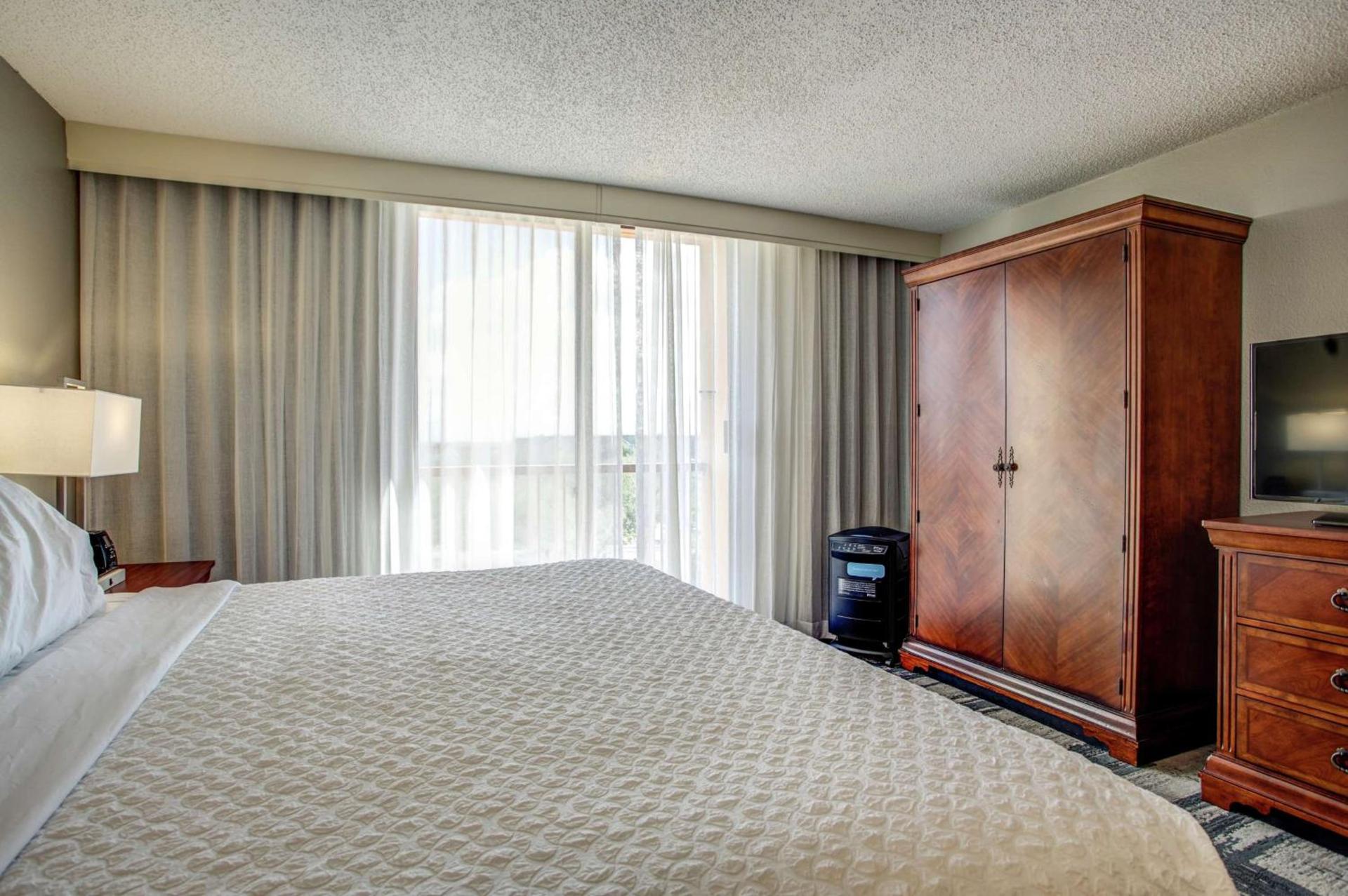 Embassy Suites by Hilton Orlando International Drive Convention Center photo 13