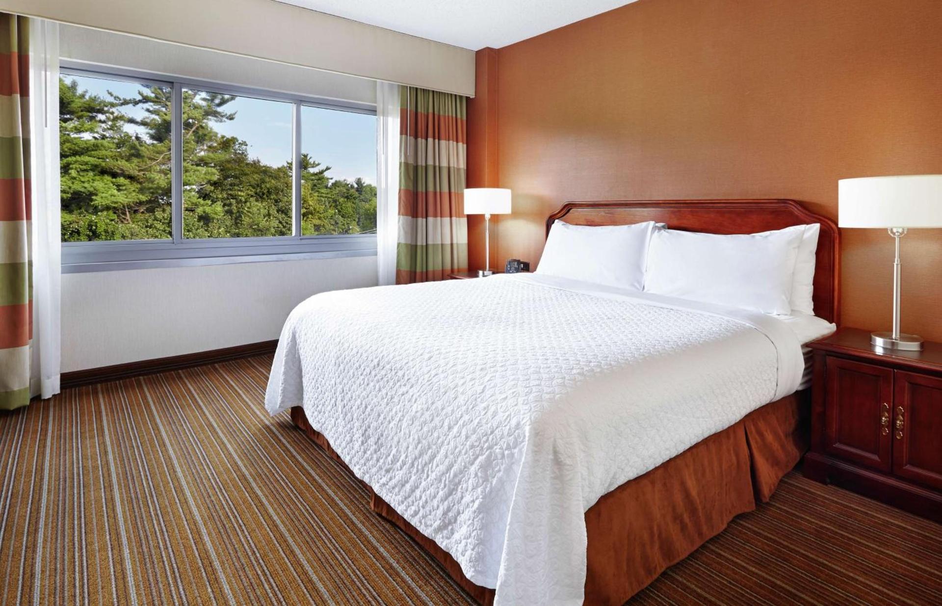 Embassy Suites Parsippany photo 10