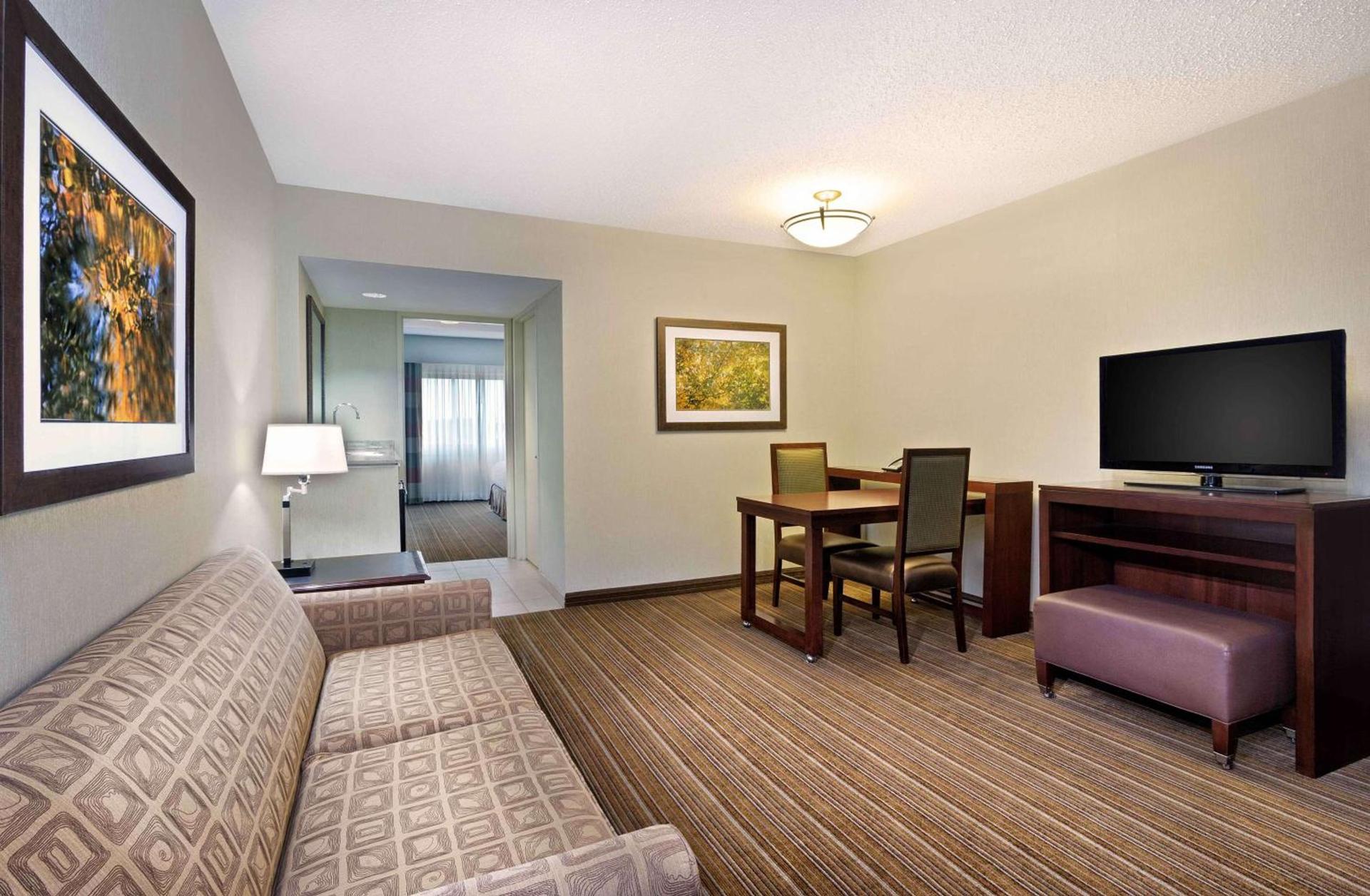 Embassy Suites Parsippany photo 18