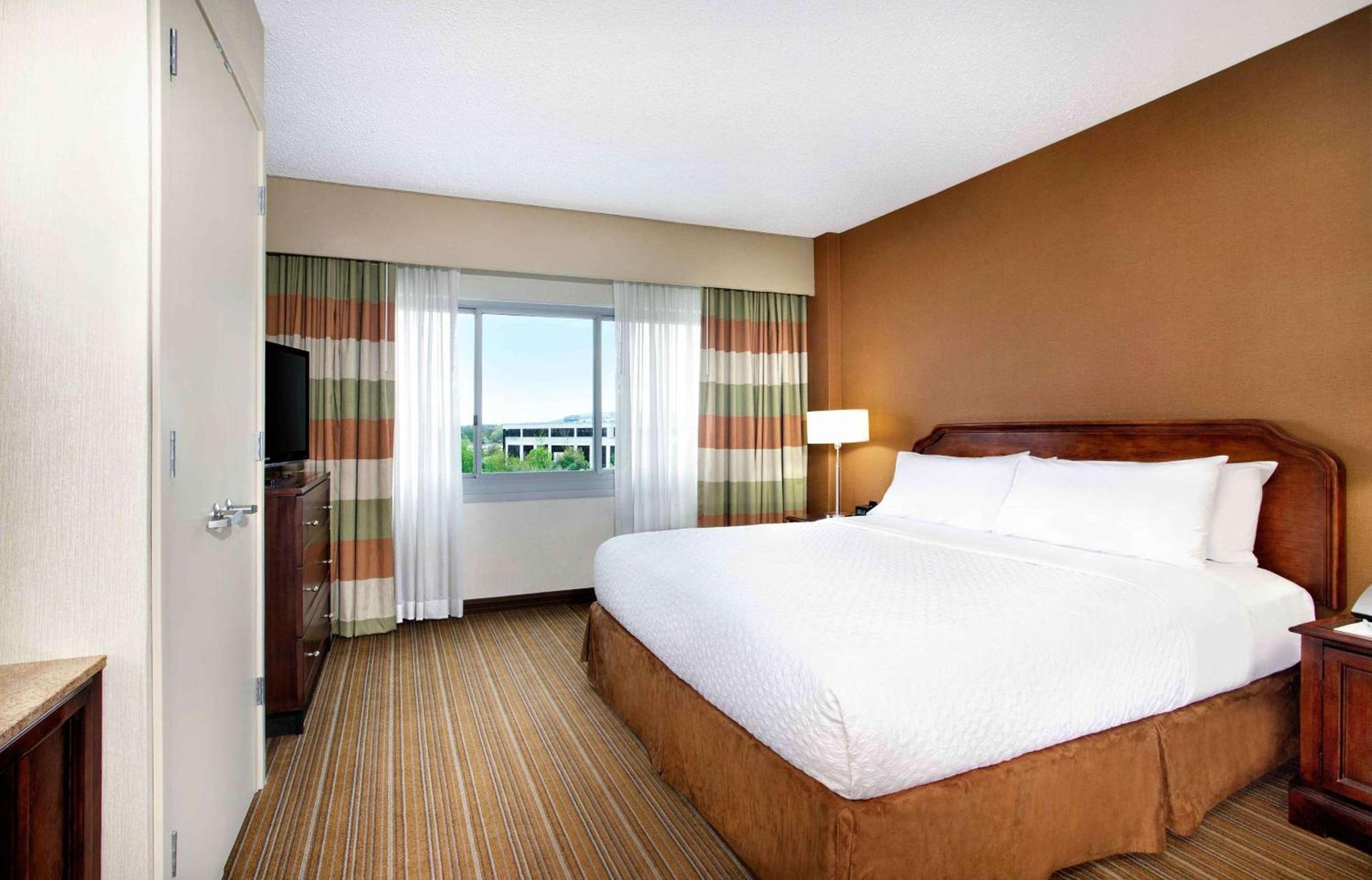 Embassy Suites Parsippany photo 19