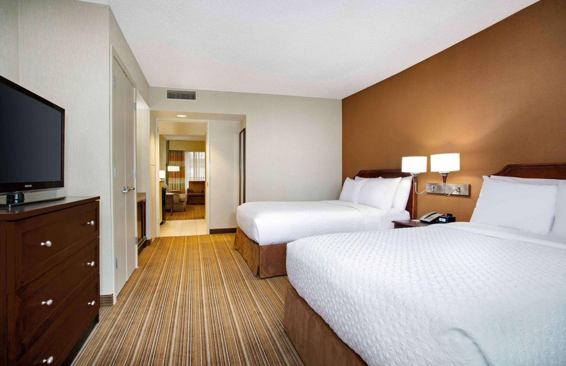 Embassy Suites Parsippany photo 22