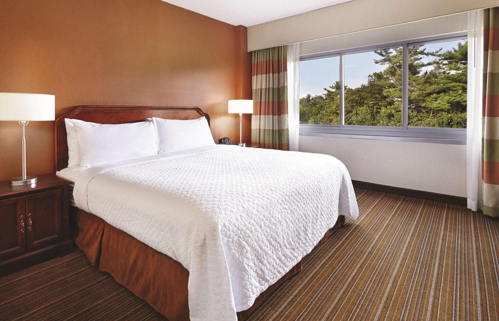 Embassy Suites Parsippany photo 25