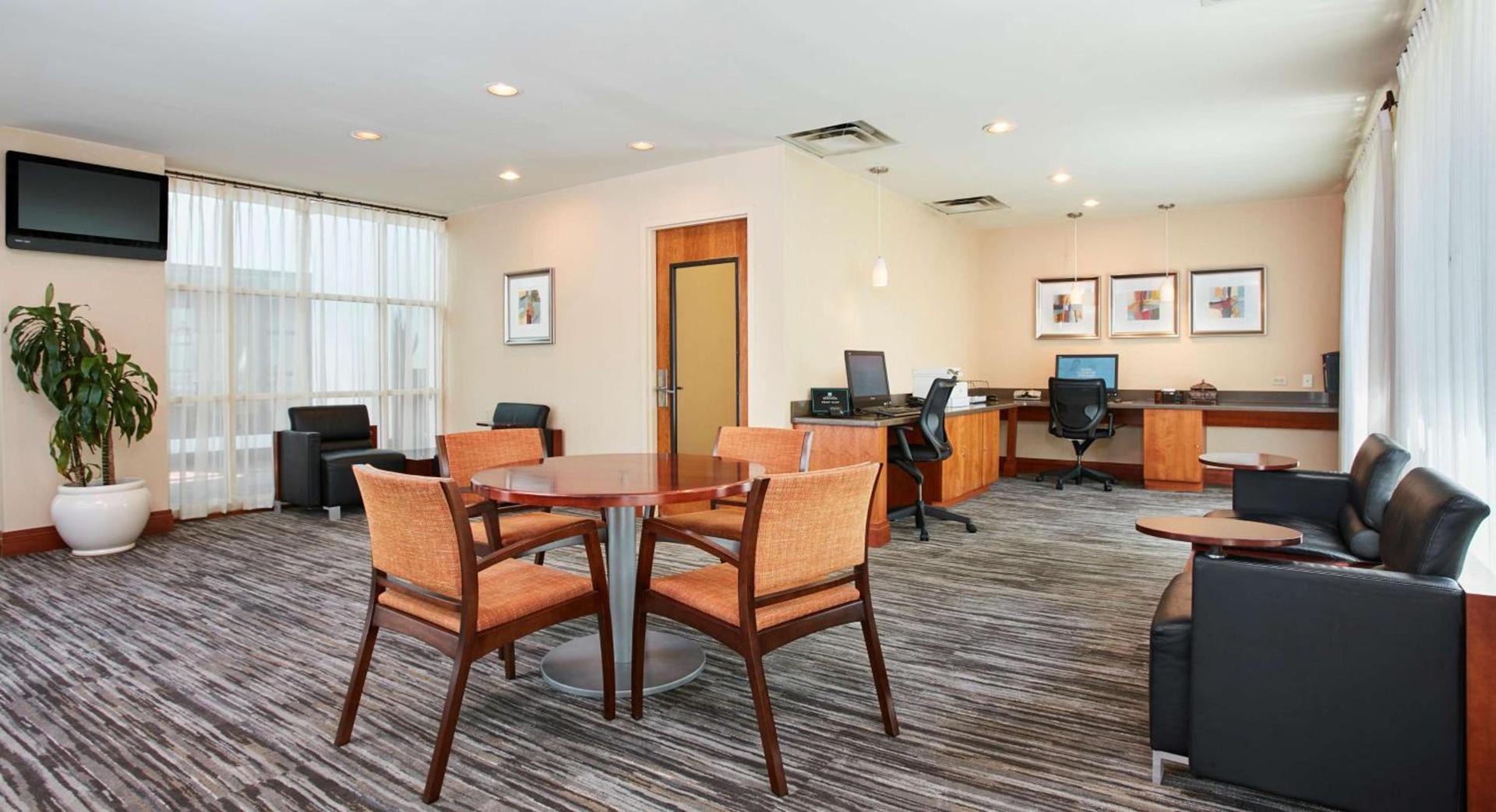 Embassy Suites Parsippany photo 37