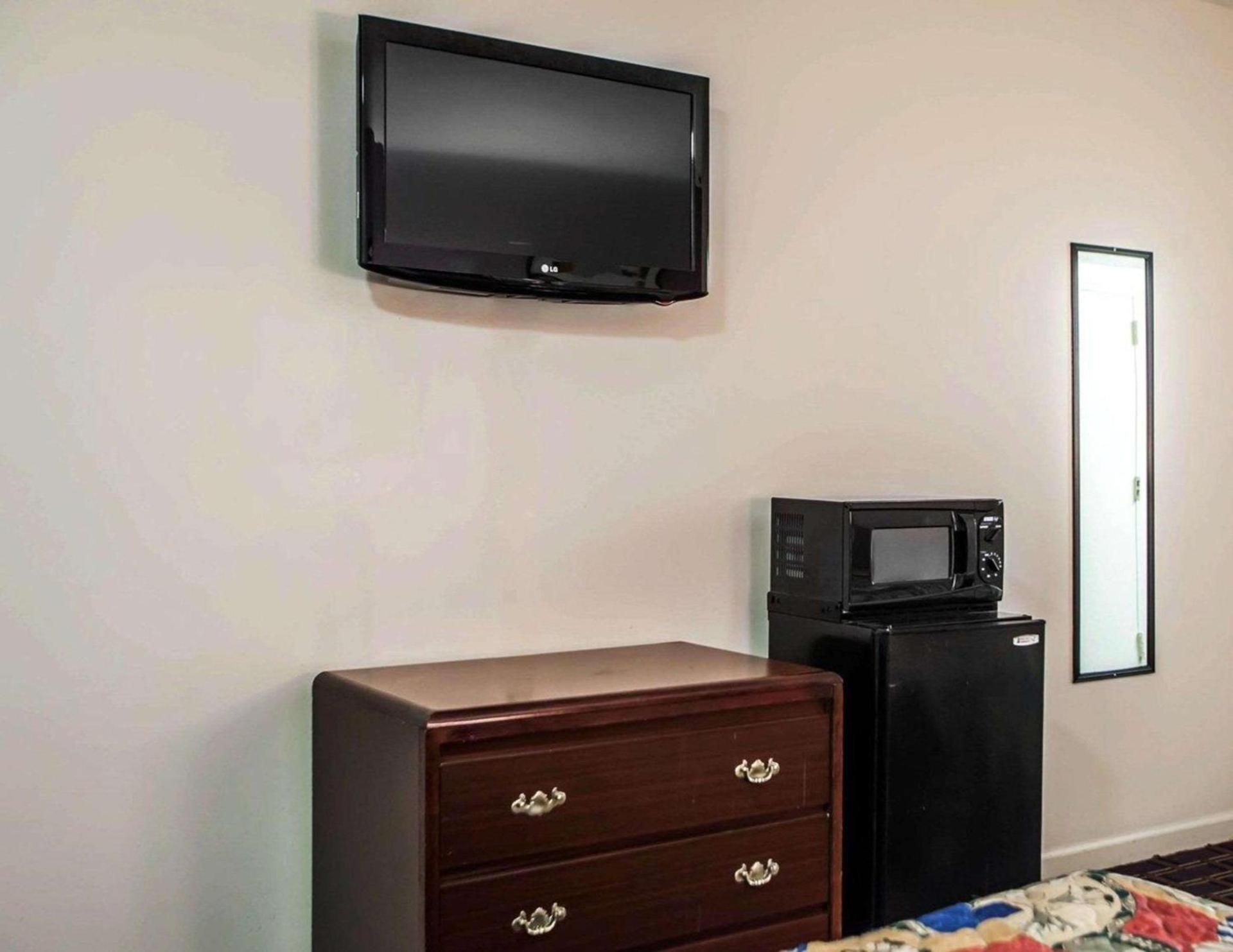 Express Inn-Rahway photo 11