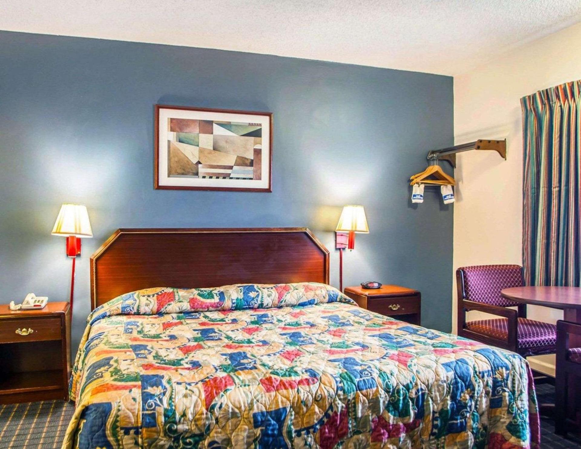 Express Inn-Rahway photo 12