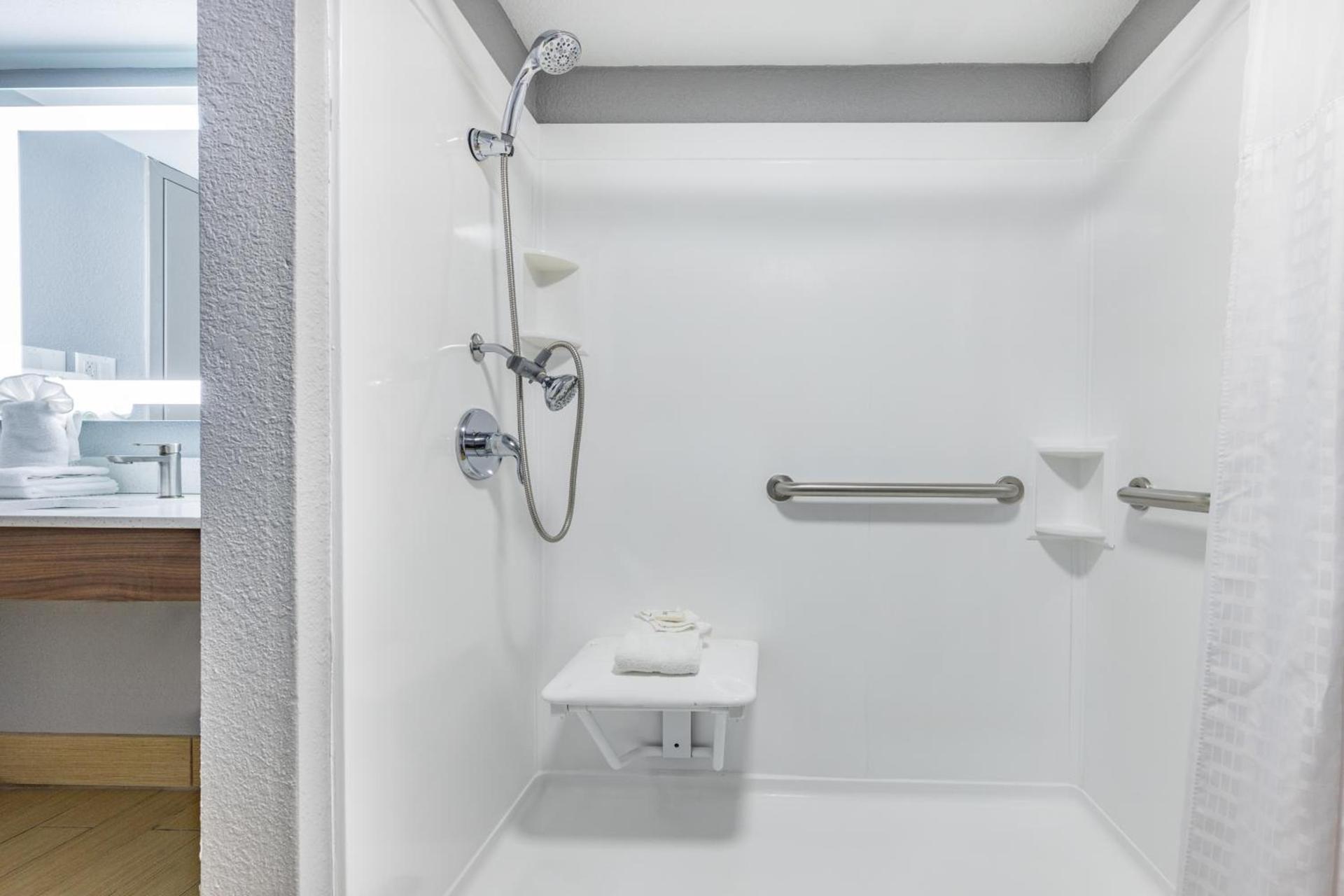 Hawthorn Extended Stay by Wyndham Wichita Airport photo 23