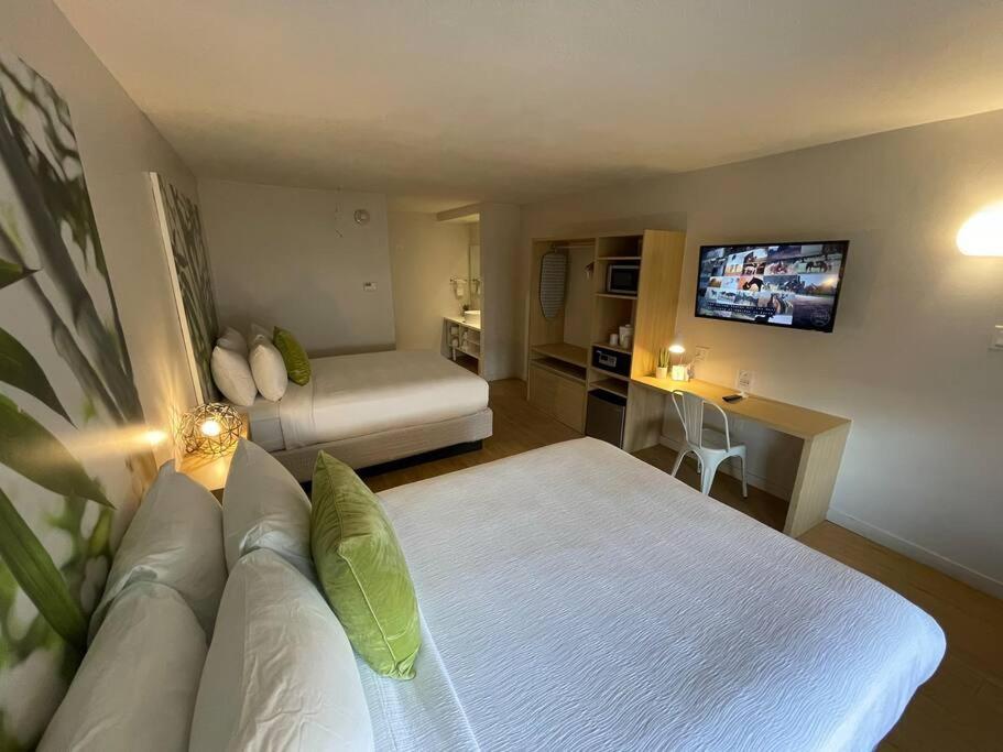 Newly renovated room in cozy hotel near Disney 2 photo 5