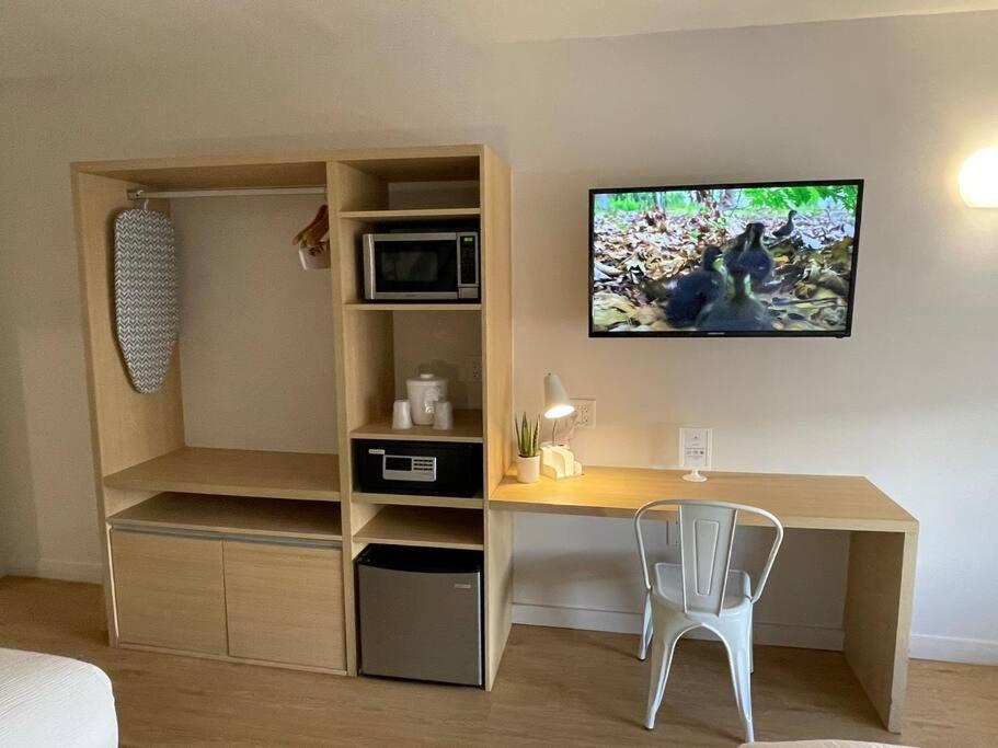 Newly renovated room in cozy hotel near Disney 2 photo 35