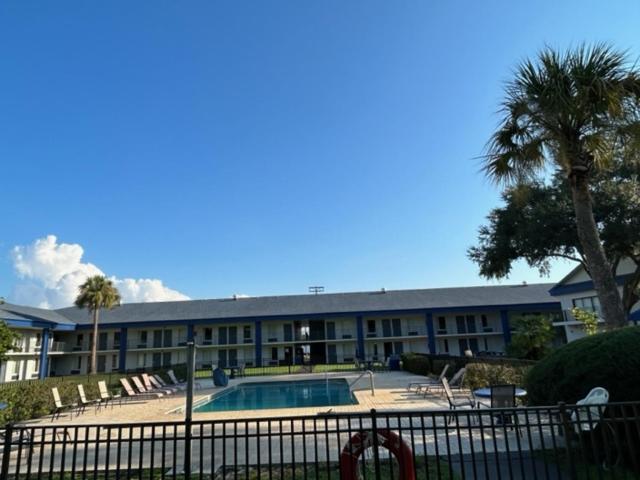 Days Inn by Wyndham Crystal River photo 11