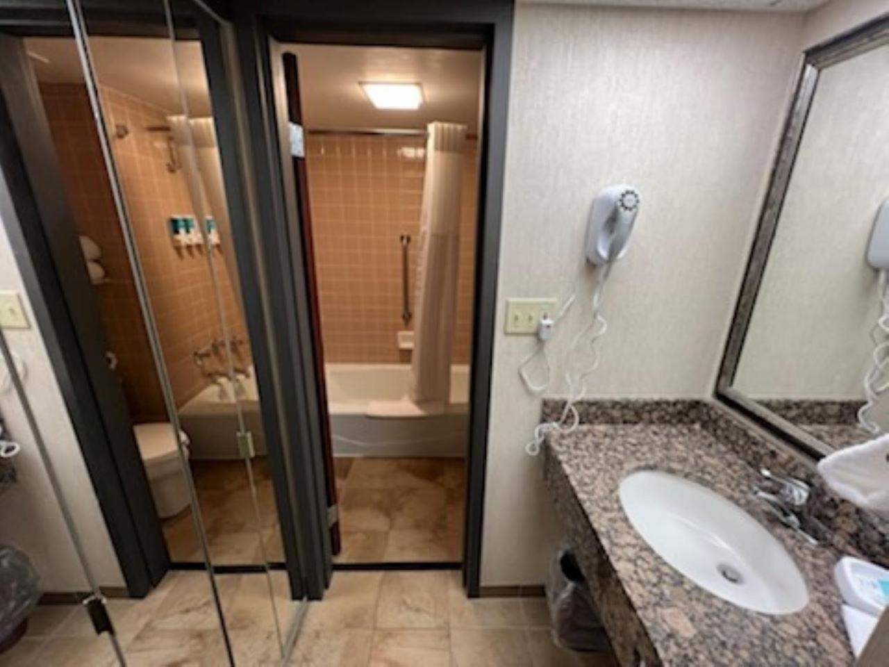 Hotel Lotus Kansas City Merriam photo 18