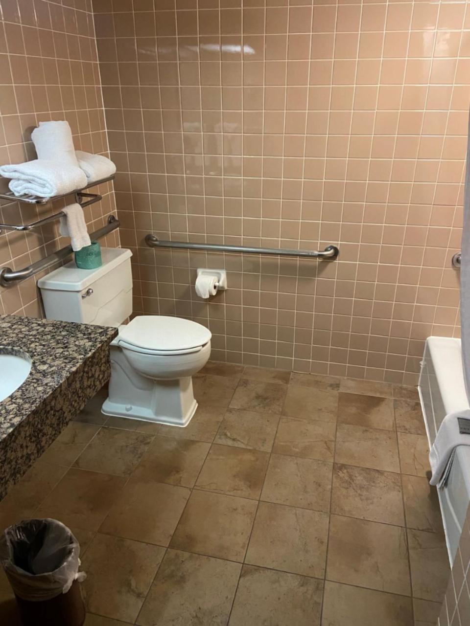 Hotel Lotus Kansas City Merriam photo 19
