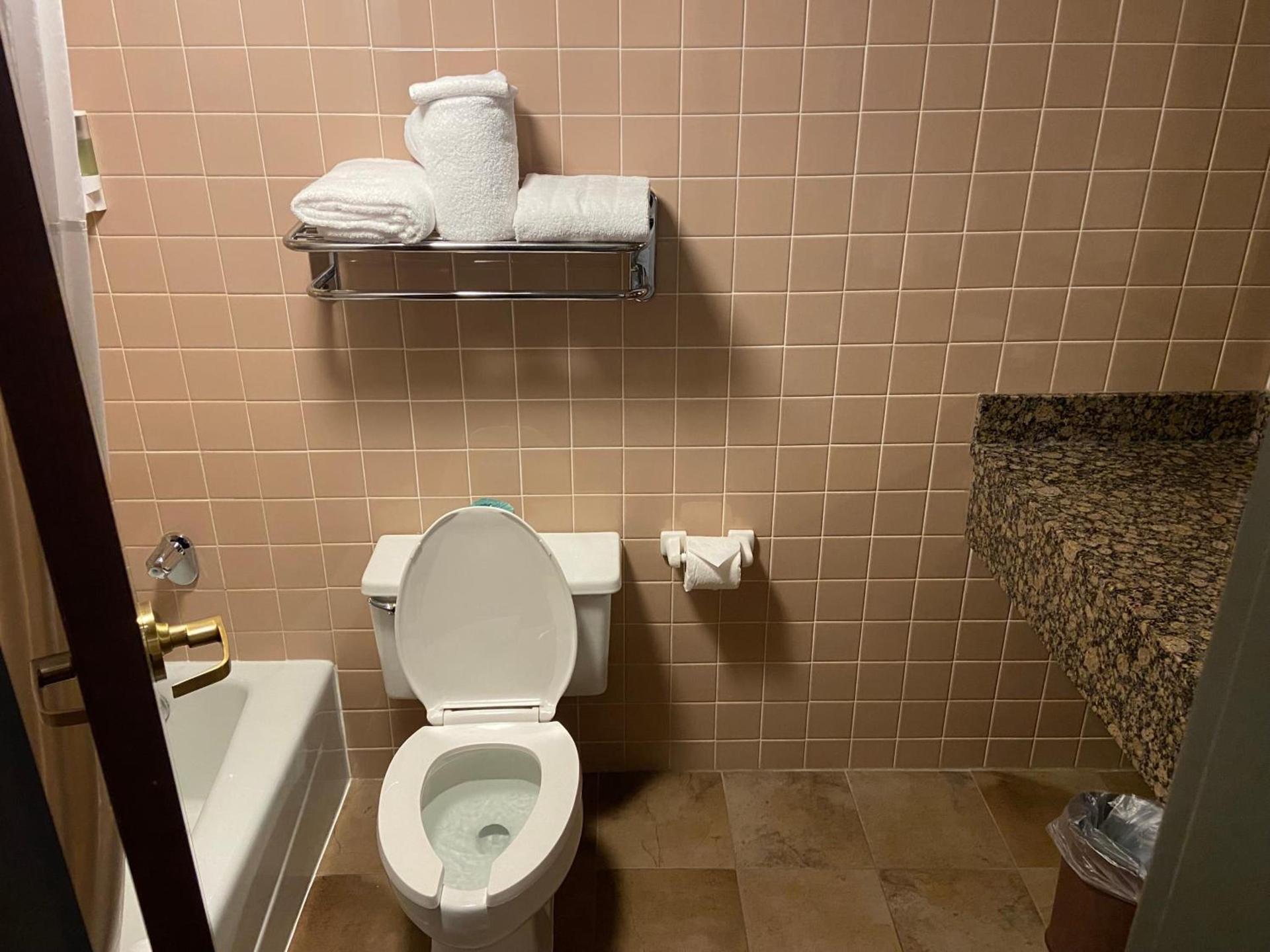 Hotel Lotus Kansas City Merriam photo 21