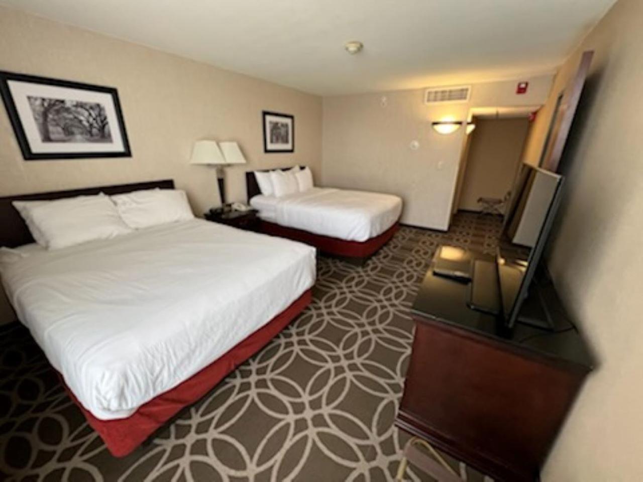Hotel Lotus Kansas City Merriam photo 29