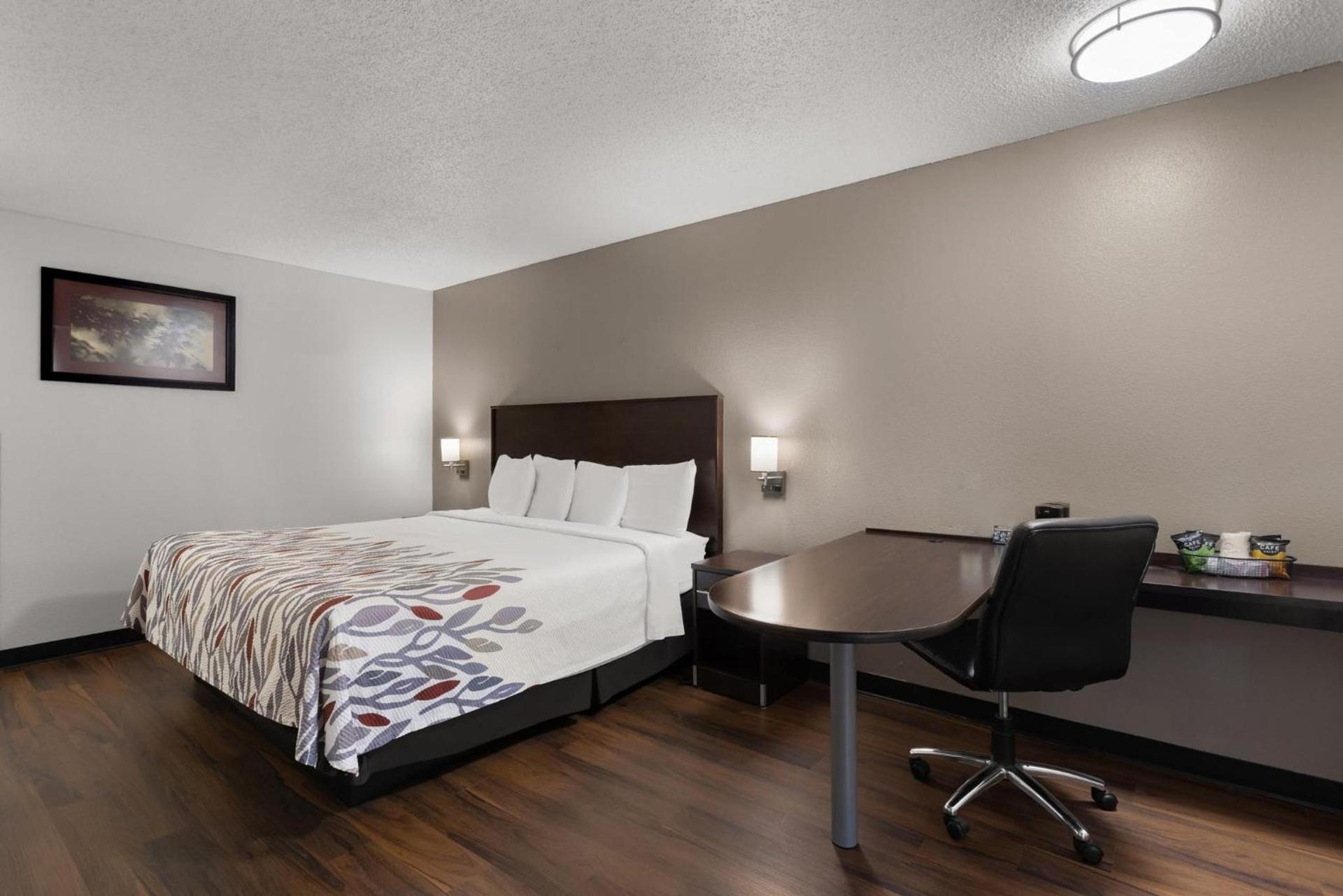 Red Roof Inn & Suites Savannah Airport photo 12