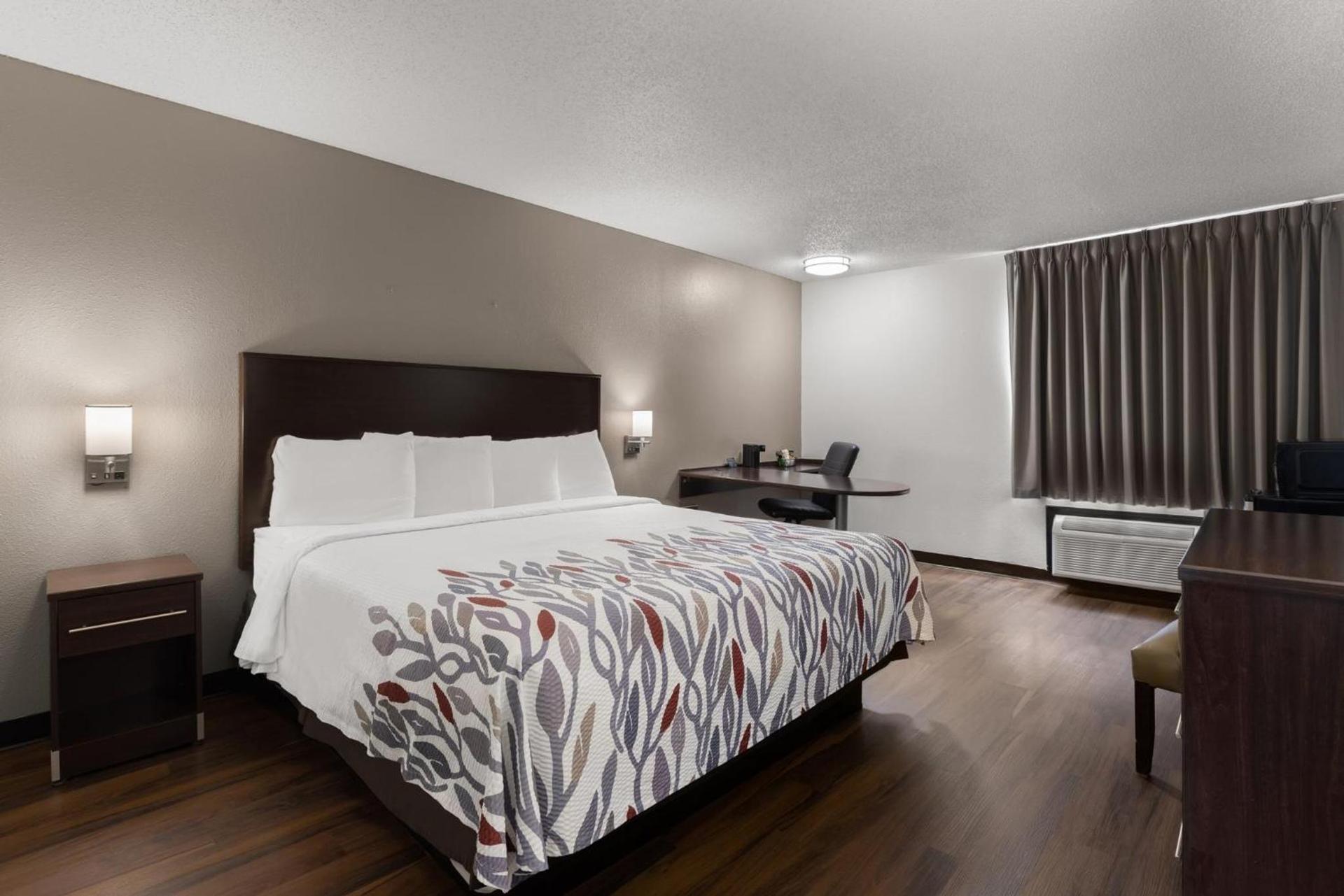 Red Roof Inn & Suites Savannah Airport photo 13