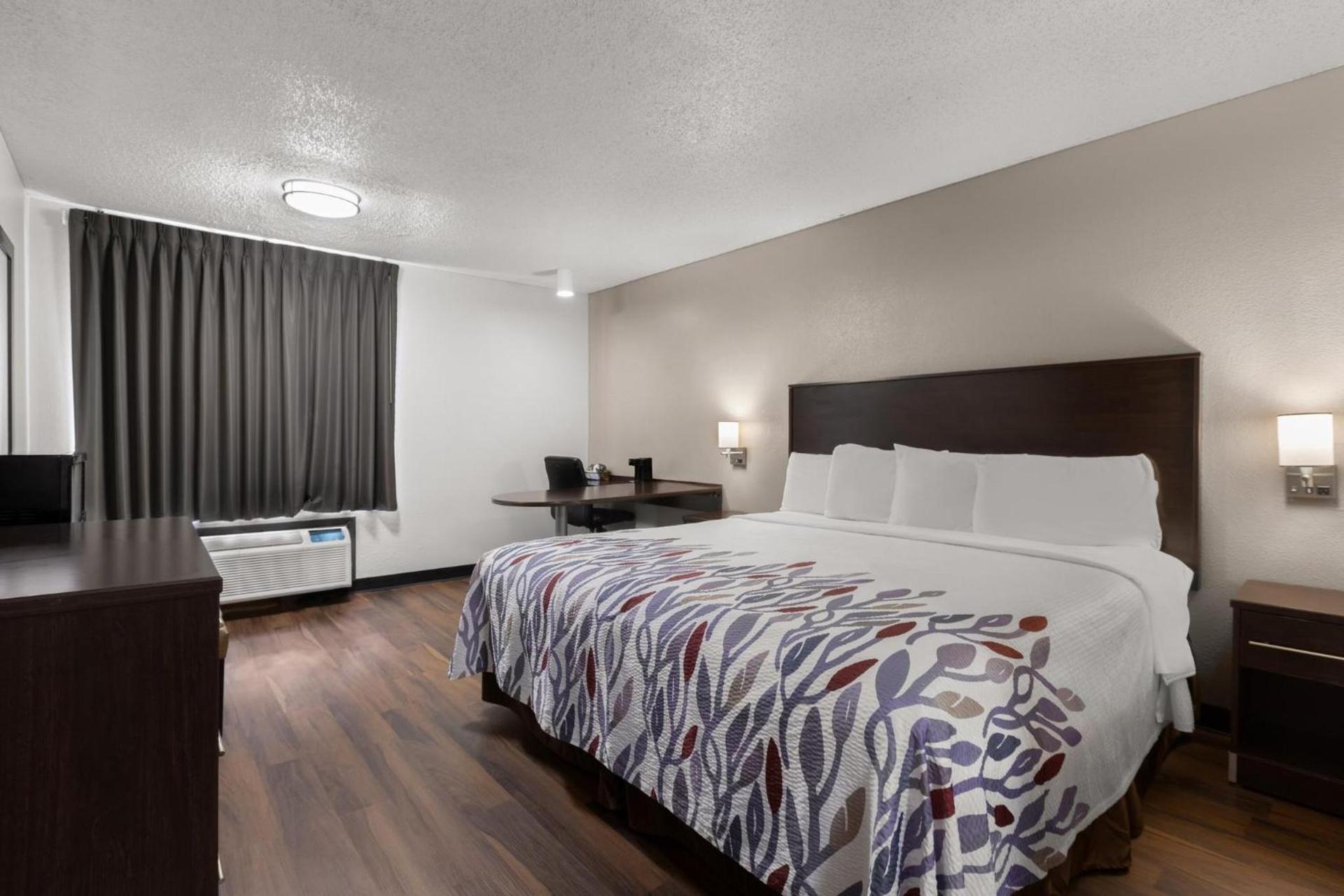 Red Roof Inn & Suites Savannah Airport photo 16