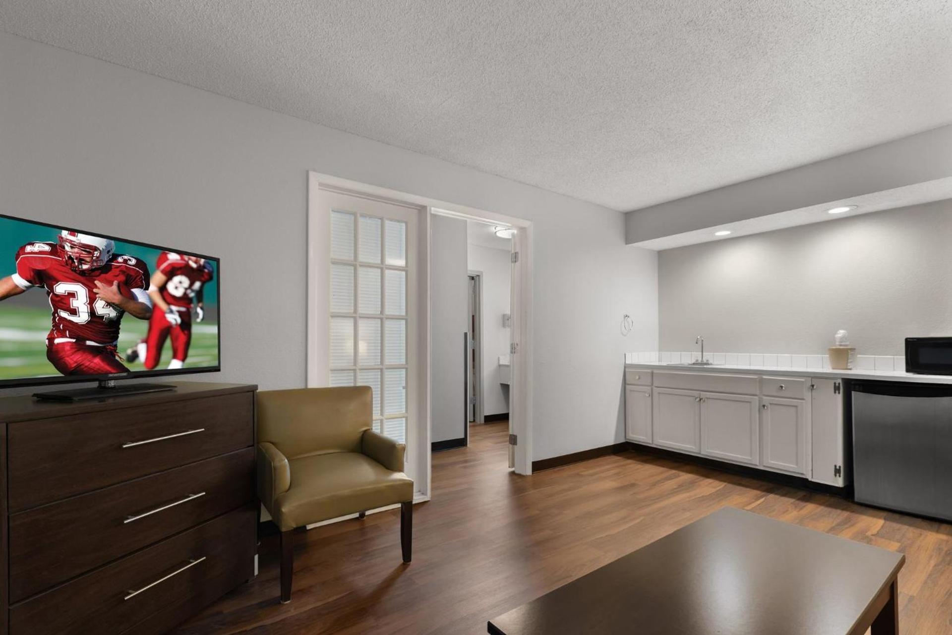 Red Roof Inn & Suites Savannah Airport photo 21