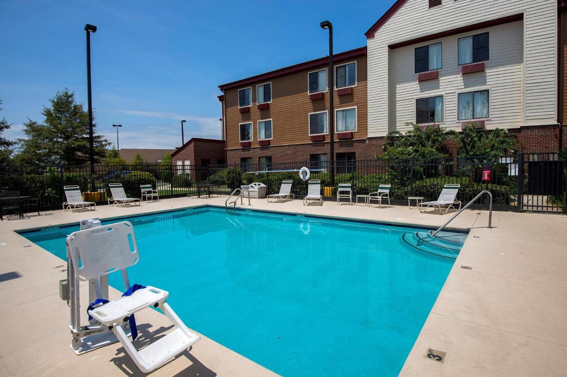 Red Roof Inn & Suites Savannah Airport photo 38