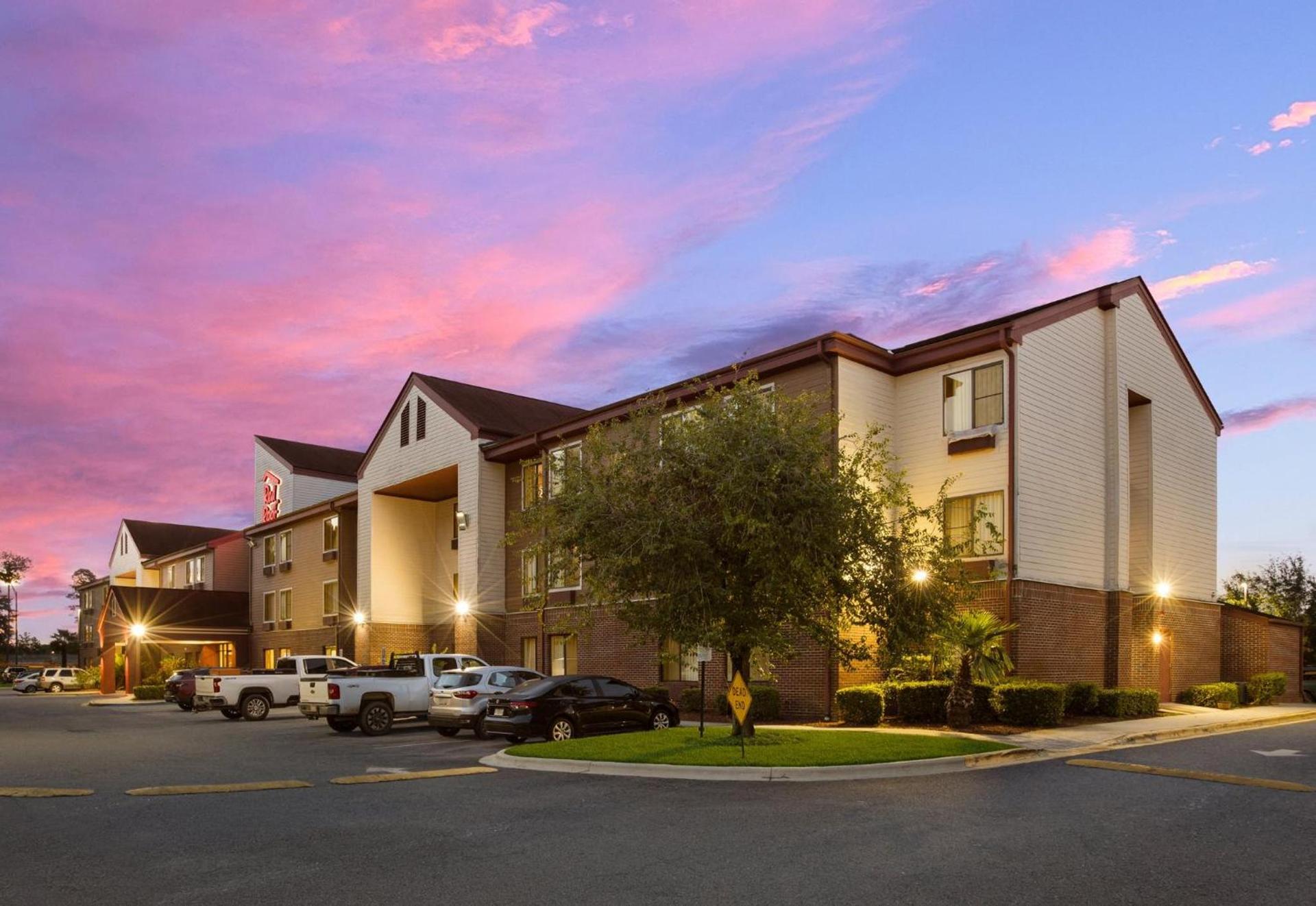 Red Roof Inn & Suites Savannah Airport photo 5