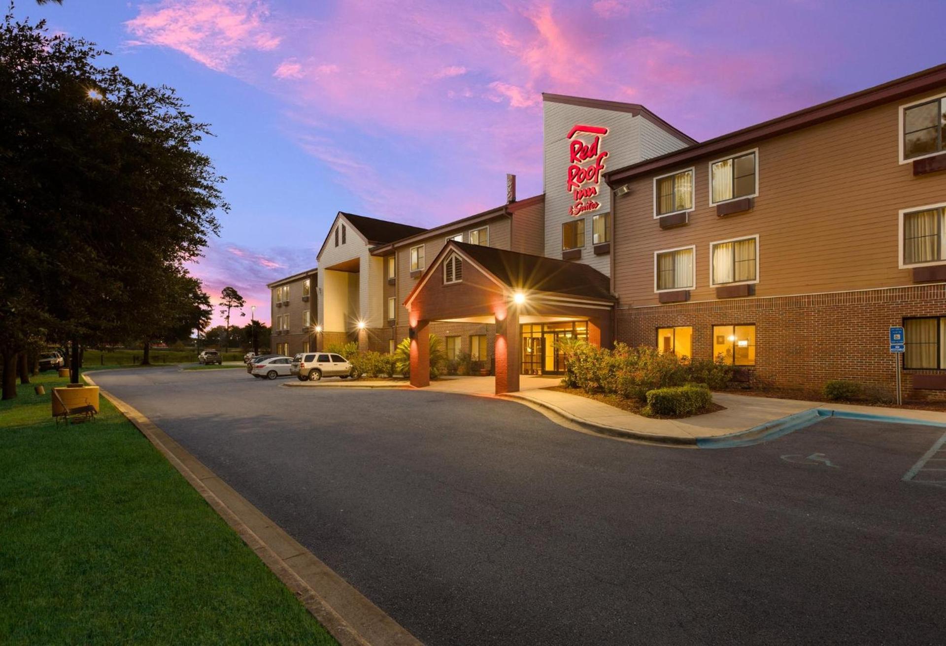 Red Roof Inn & Suites Savannah Airport photo 6