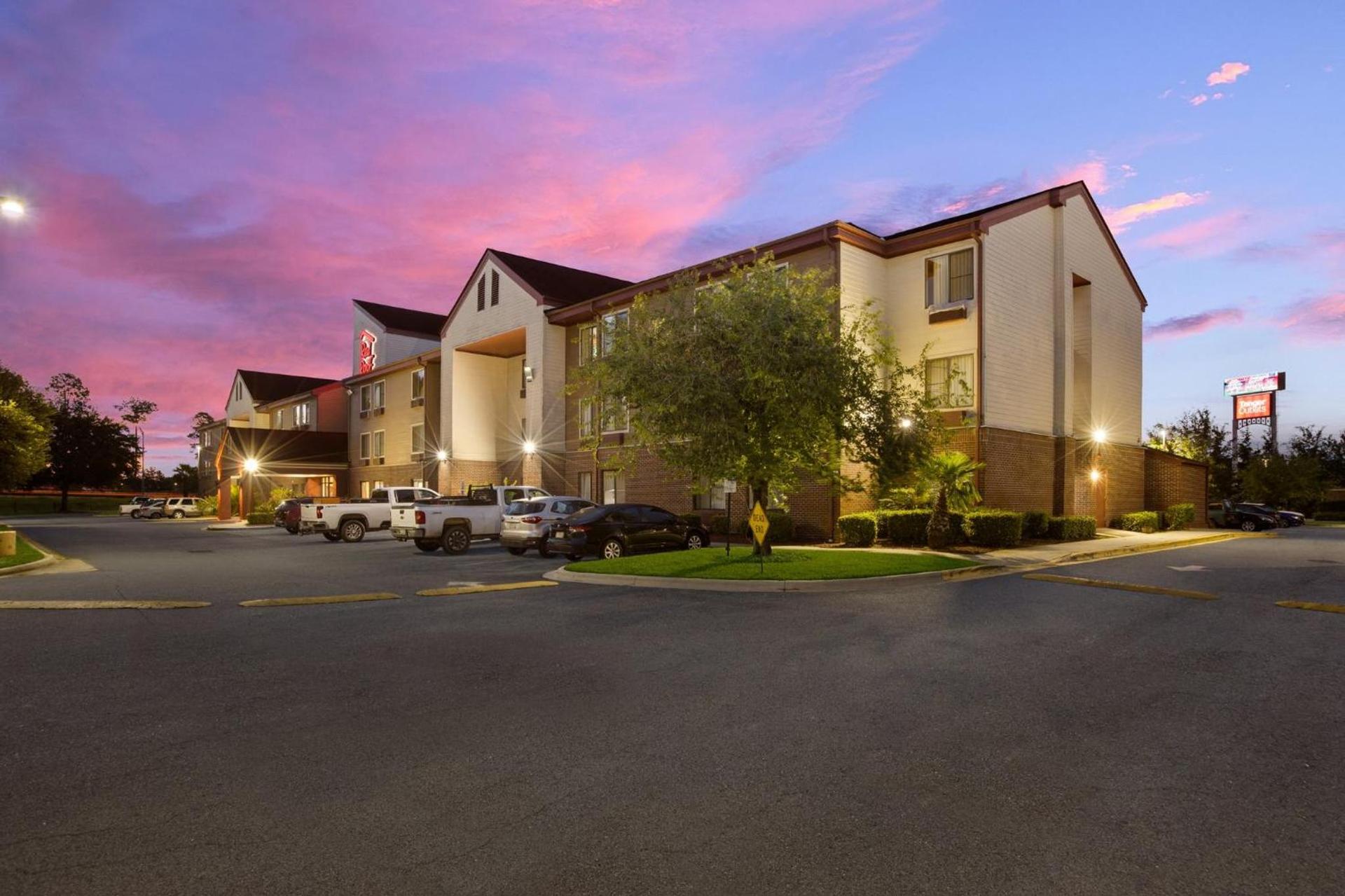 Red Roof Inn & Suites Savannah Airport photo 4