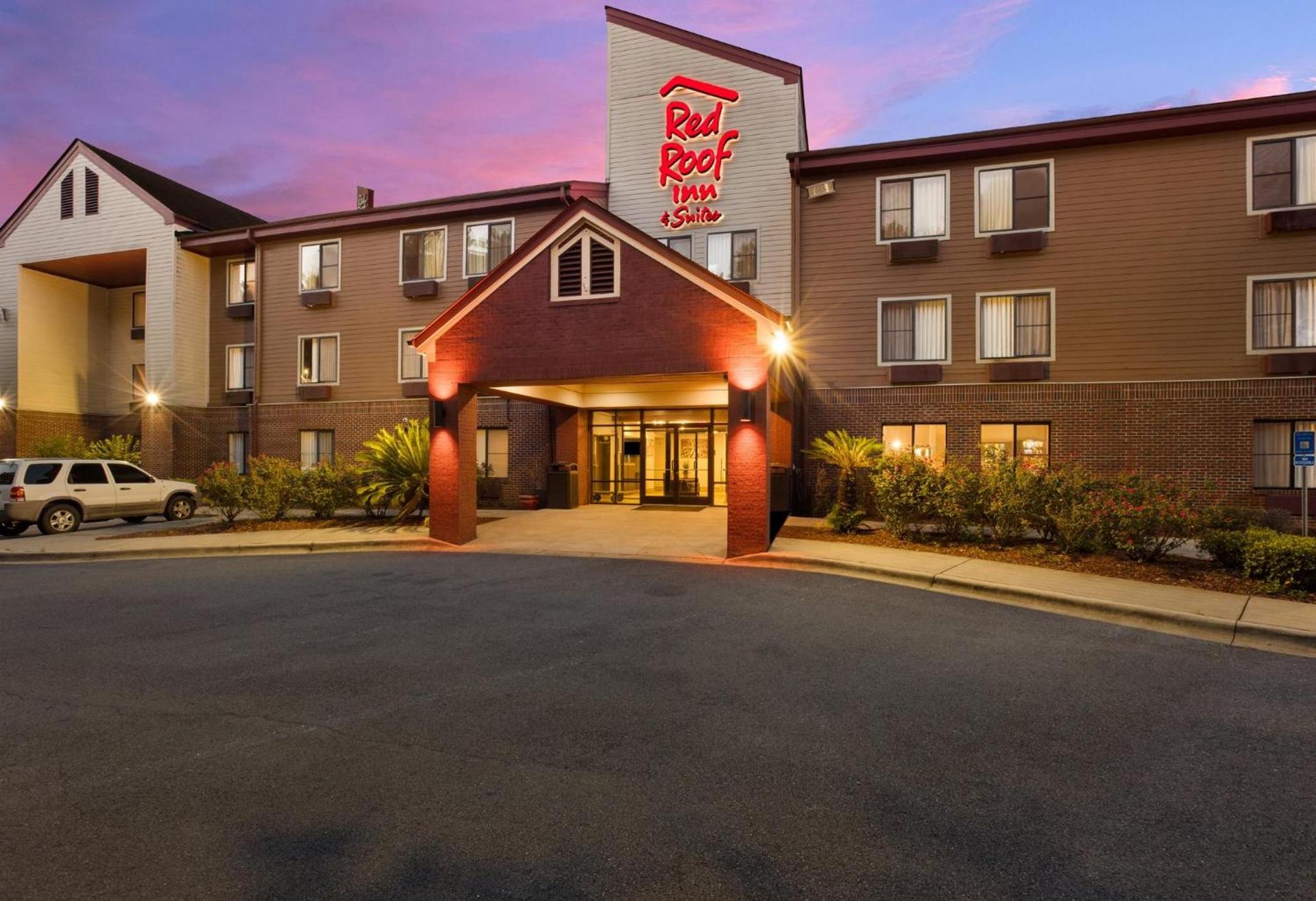 Red Roof Inn & Suites Savannah Airport photo 42