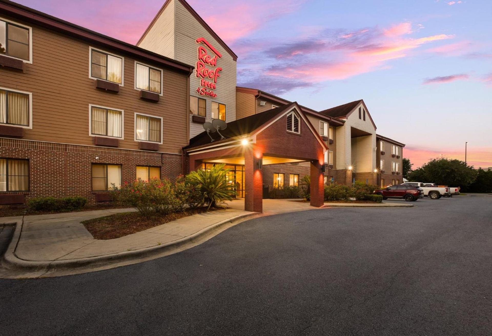 Red Roof Inn & Suites Savannah Airport photo 41