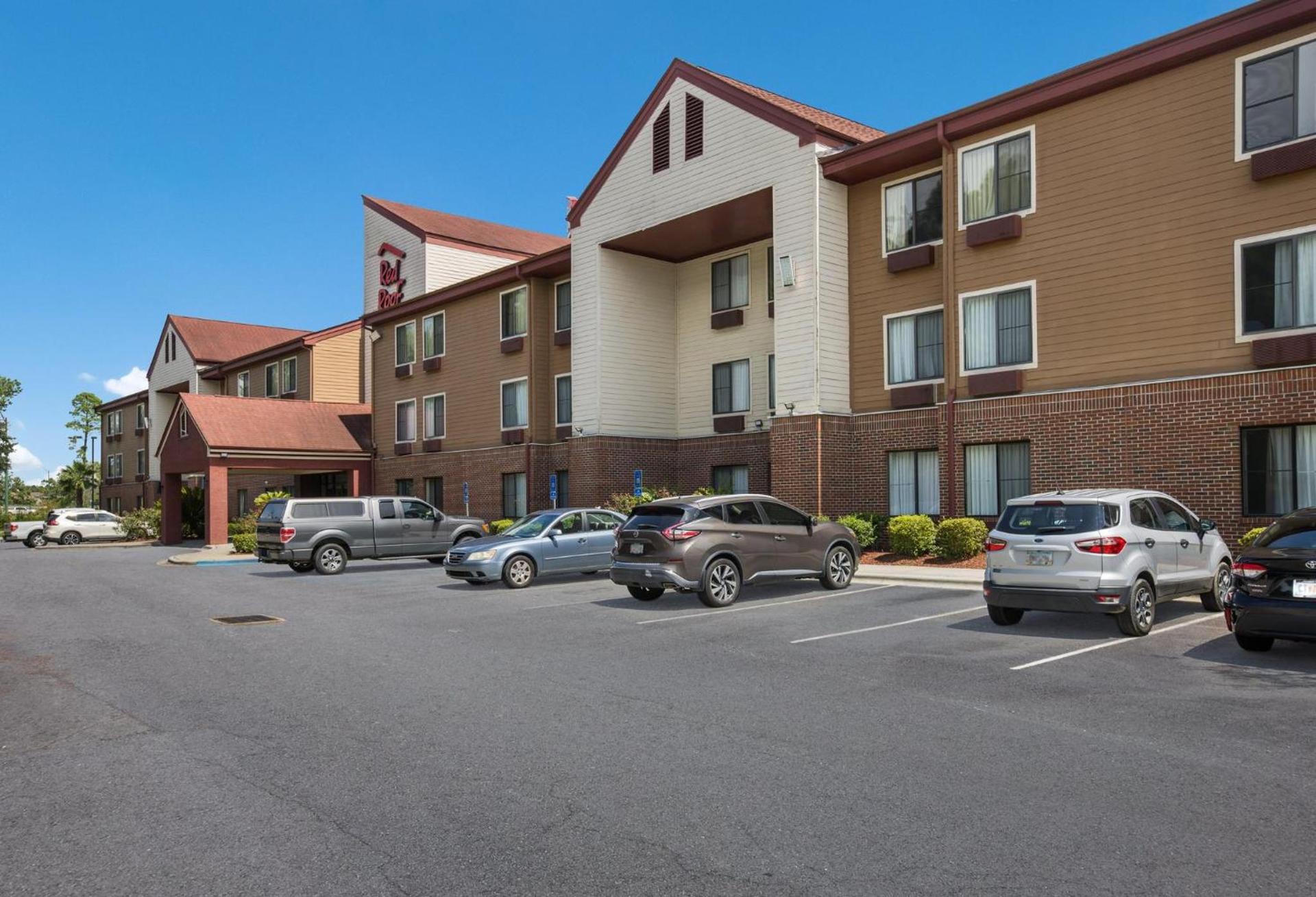 Red Roof Inn & Suites Savannah Airport photo 39