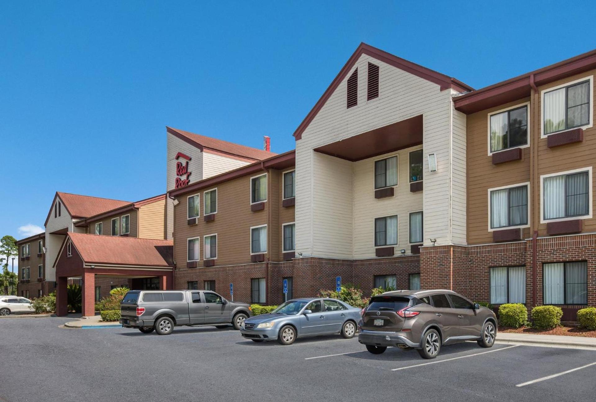 Red Roof Inn & Suites Savannah Airport photo 40