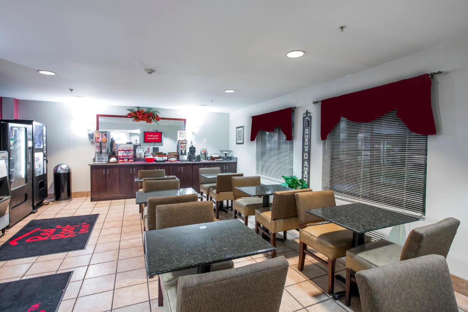 Red Roof Inn & Suites Savannah Airport photo 10