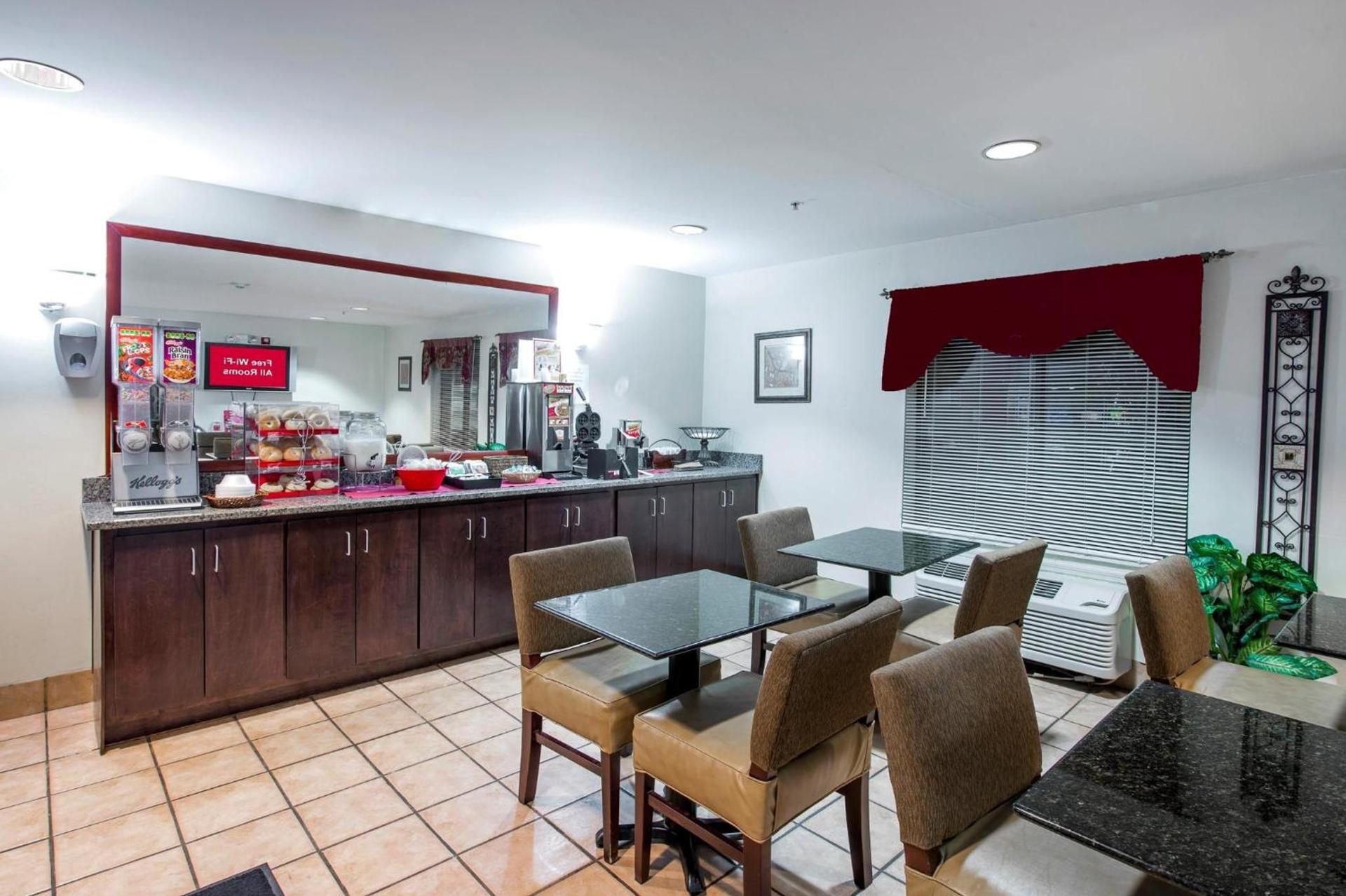 Red Roof Inn & Suites Savannah Airport photo 9