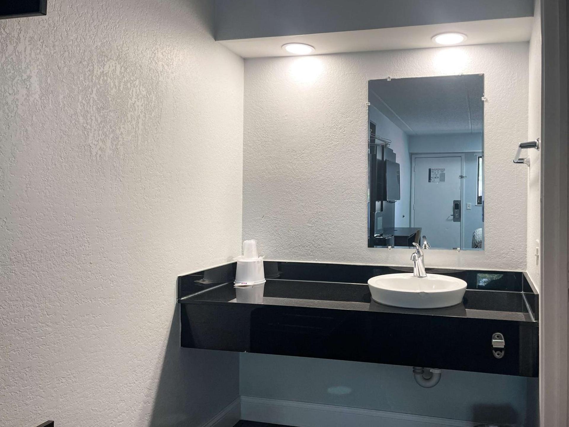 Motel 6-Memphis, TN - Downtown photo 14
