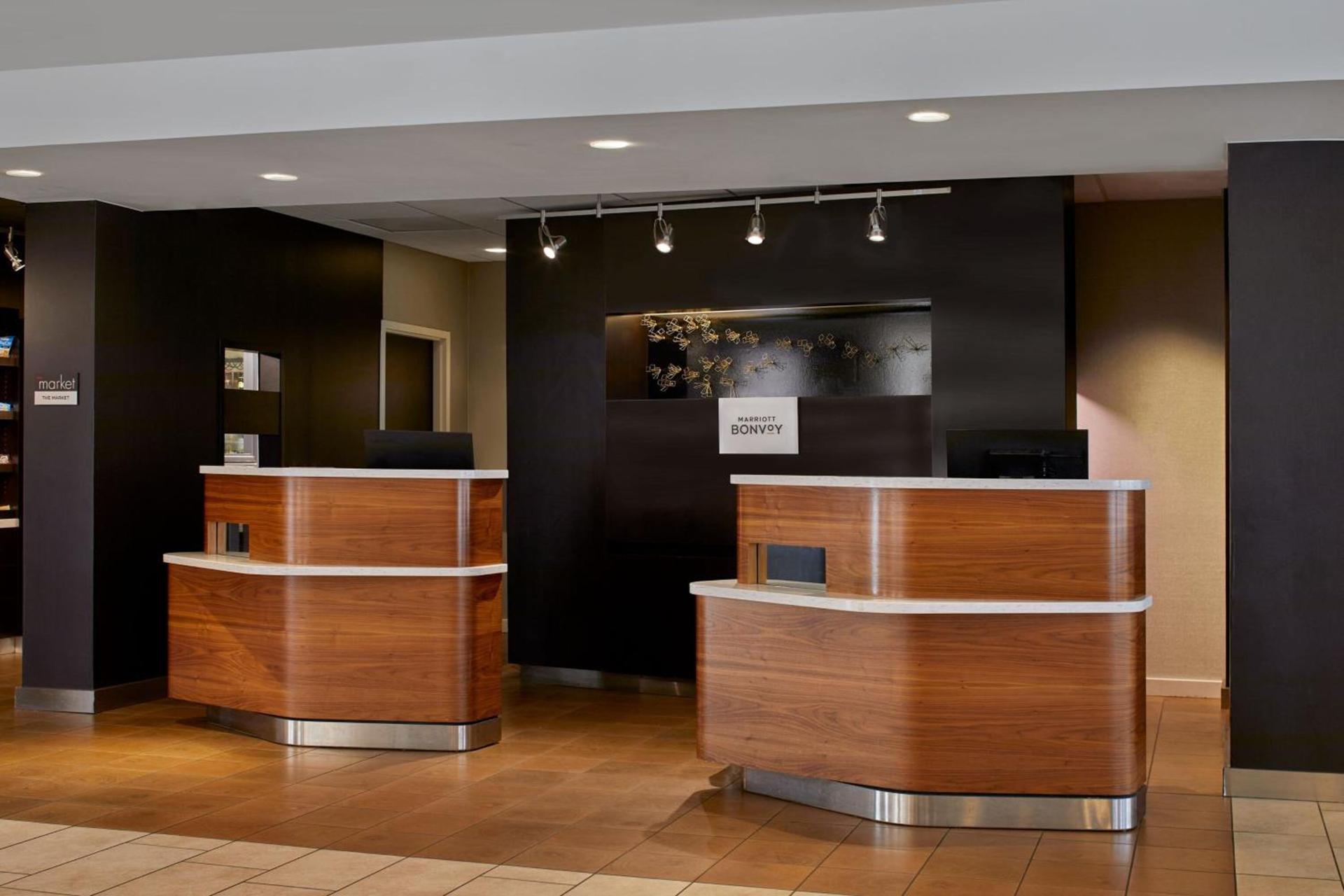 Courtyard by Marriott Memphis Airport photo 2