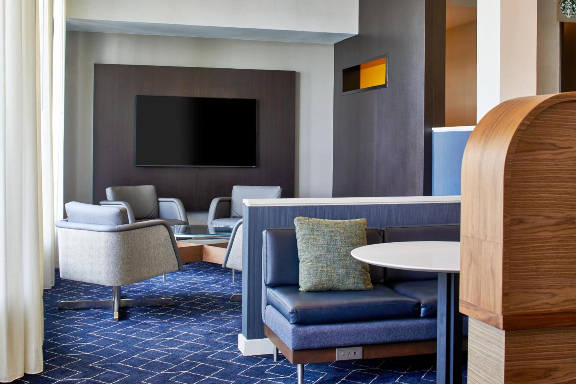 Courtyard by Marriott Memphis Airport photo 25