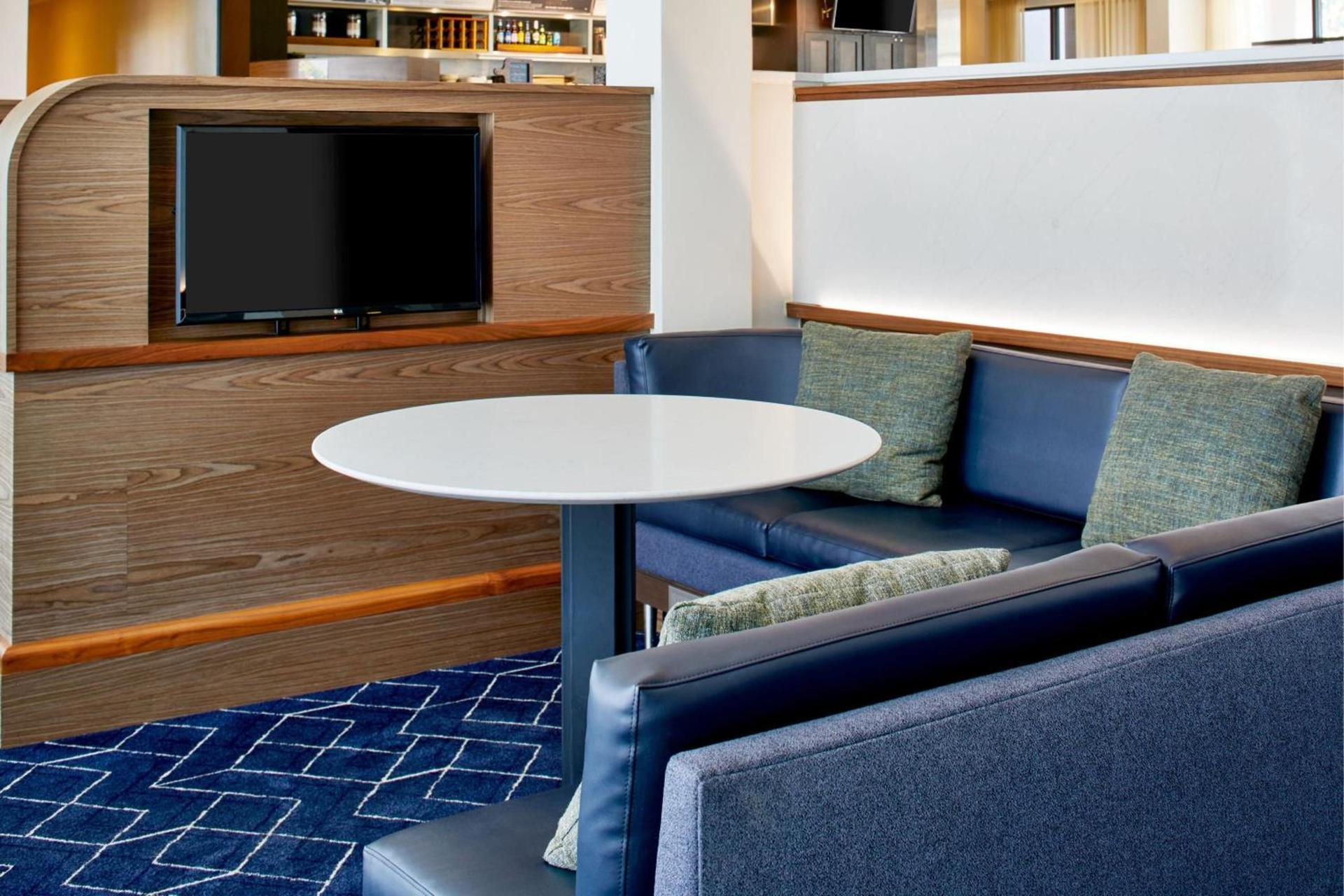 Courtyard by Marriott Memphis Airport photo 24