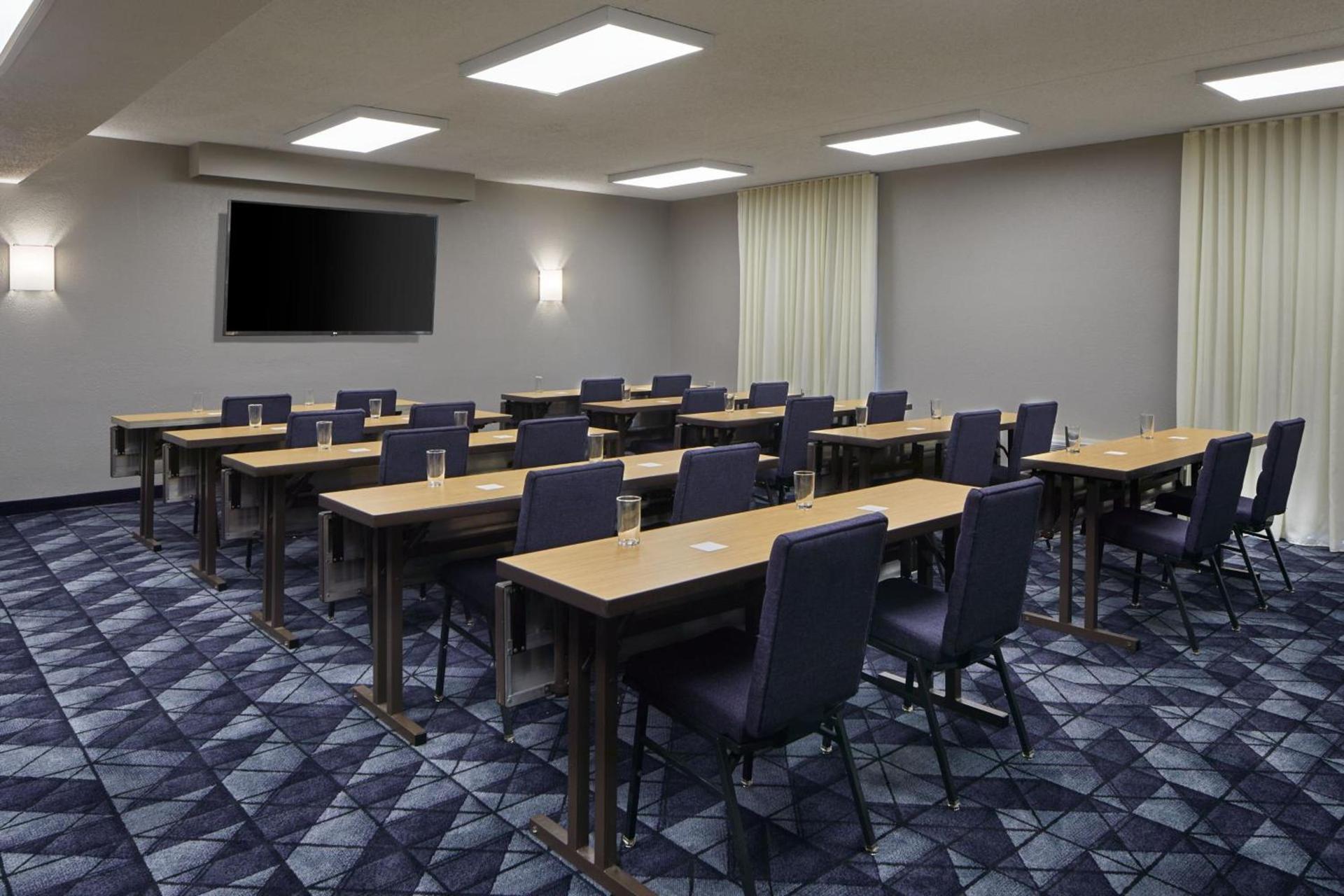 Courtyard by Marriott Memphis Airport photo 39