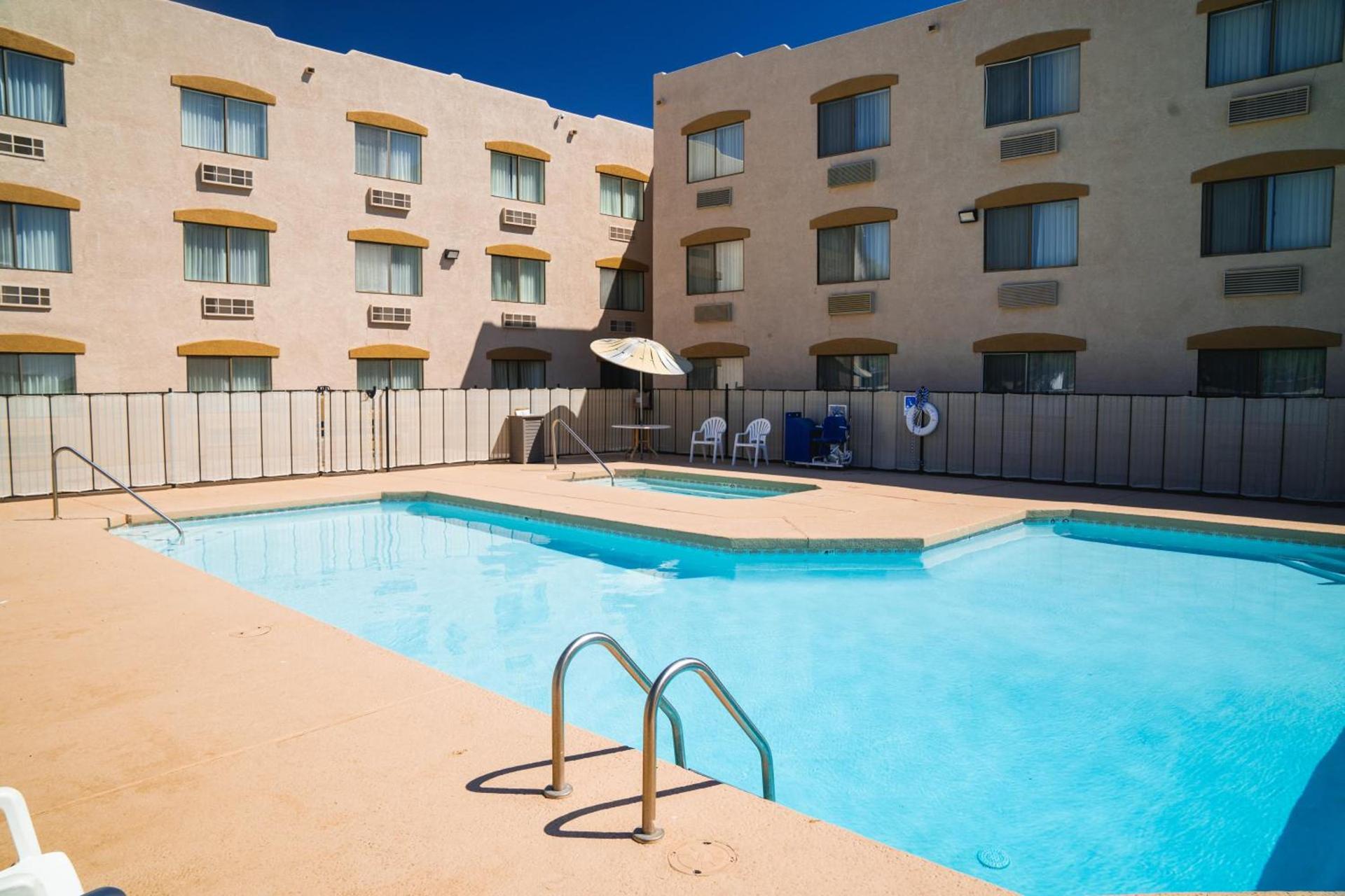 Super 8 by Wyndham Yuma photo 33