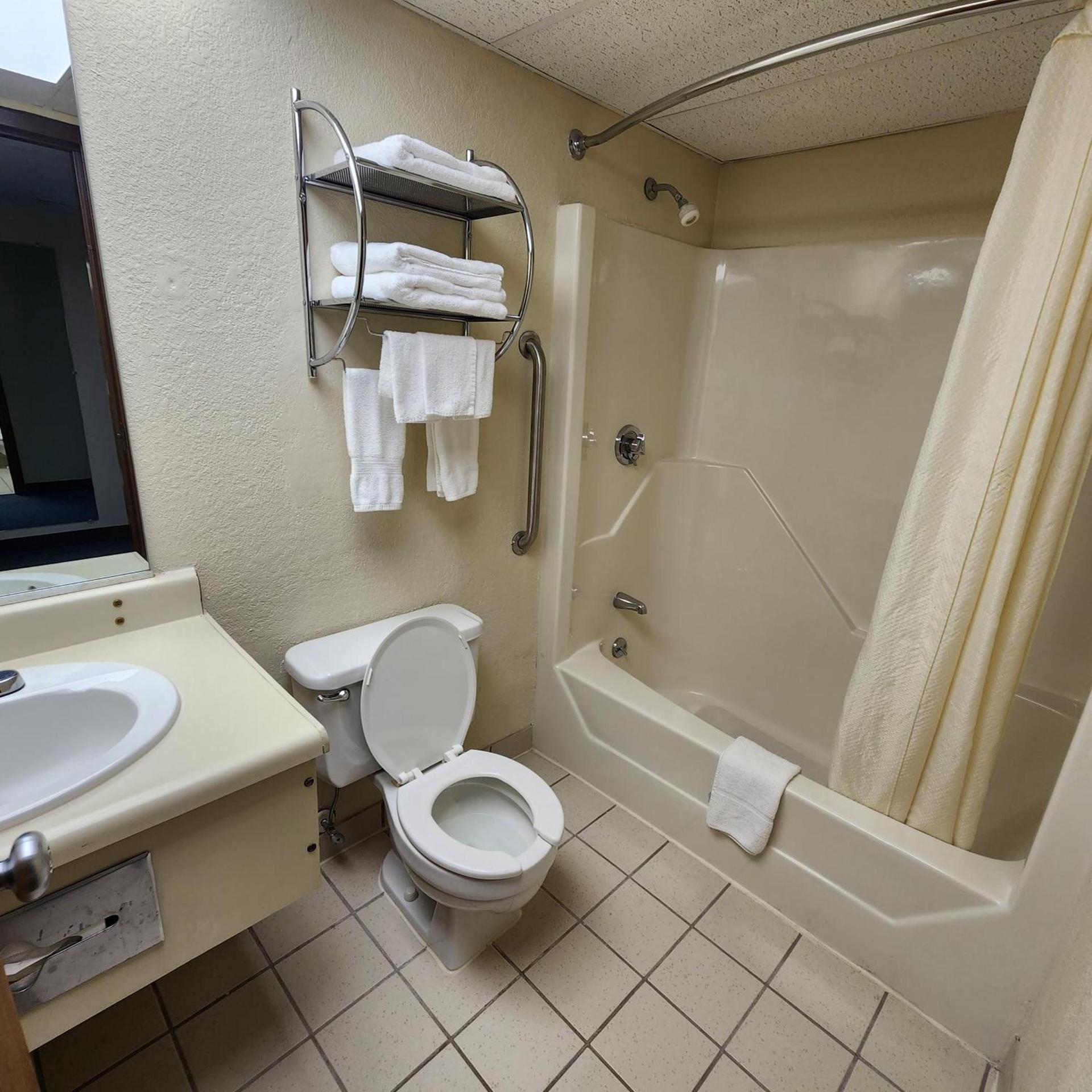 Katahdin Inn & Suites photo 29